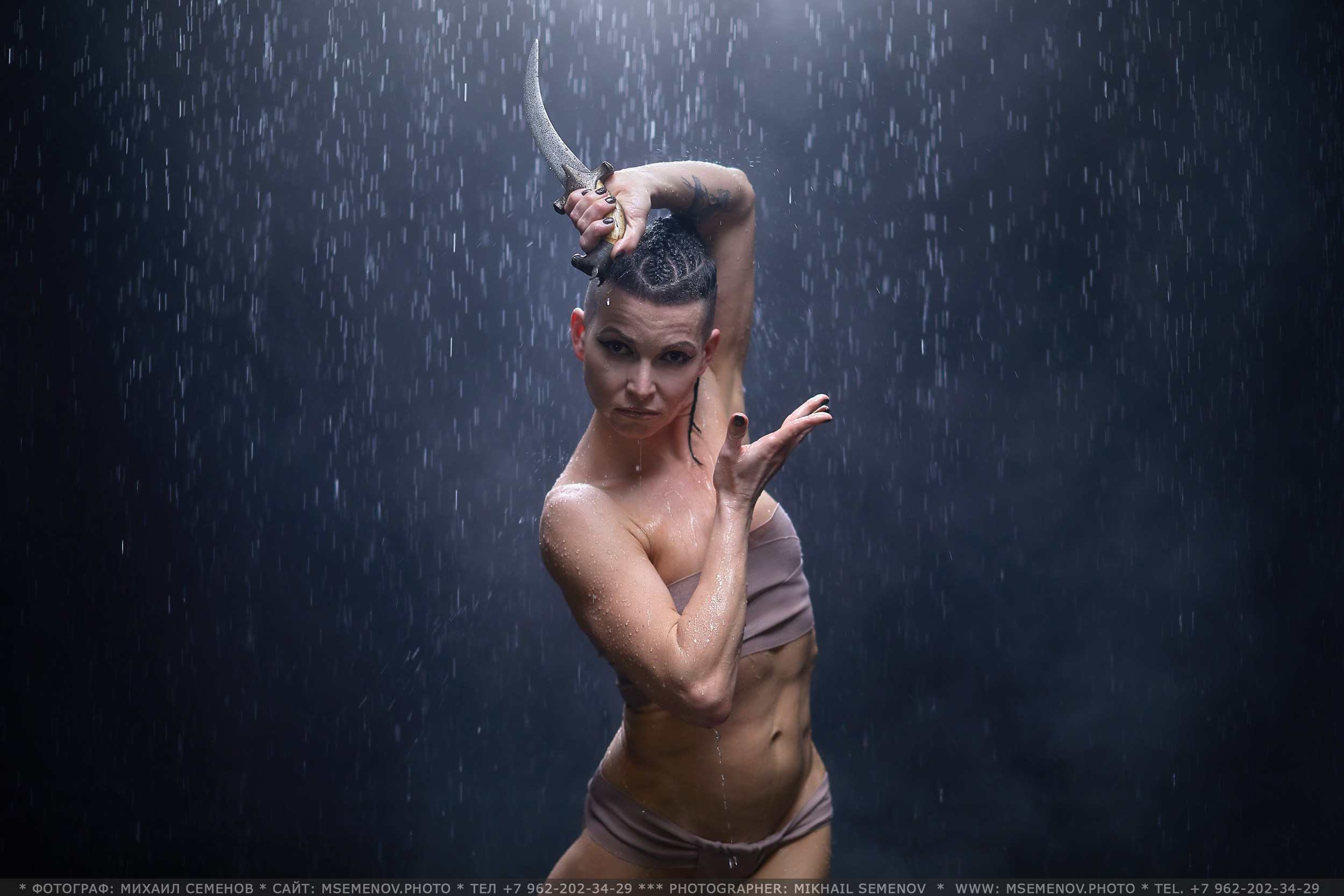 Аква-фотосессия Анны. Боевая фотосессия с водой. Фотограф Михаил Ярославль