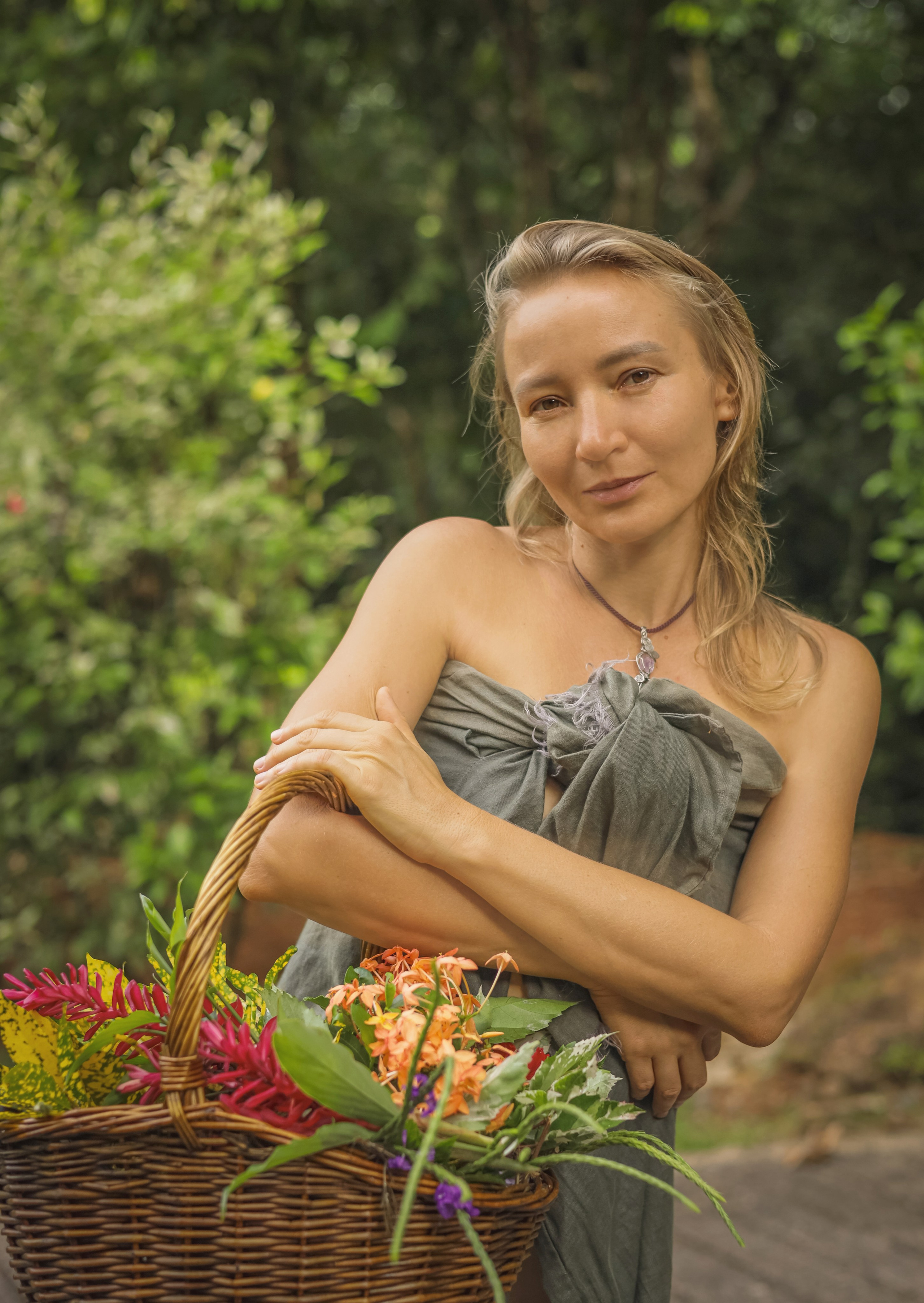 Nana sacral therapy master. Family, portrait, content photo in Costa Rica Evgeniya Besprozvannykh