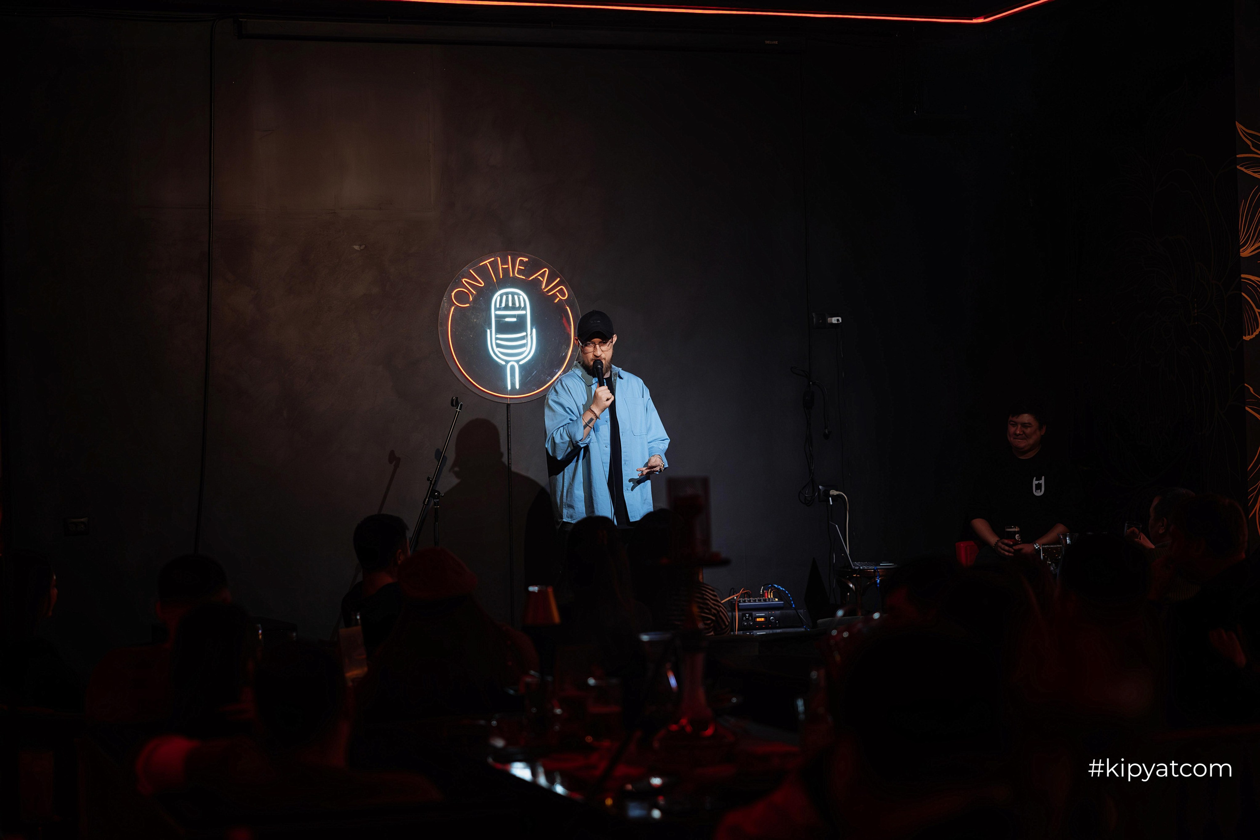 Сольный стендап концерт Александра Меркуль