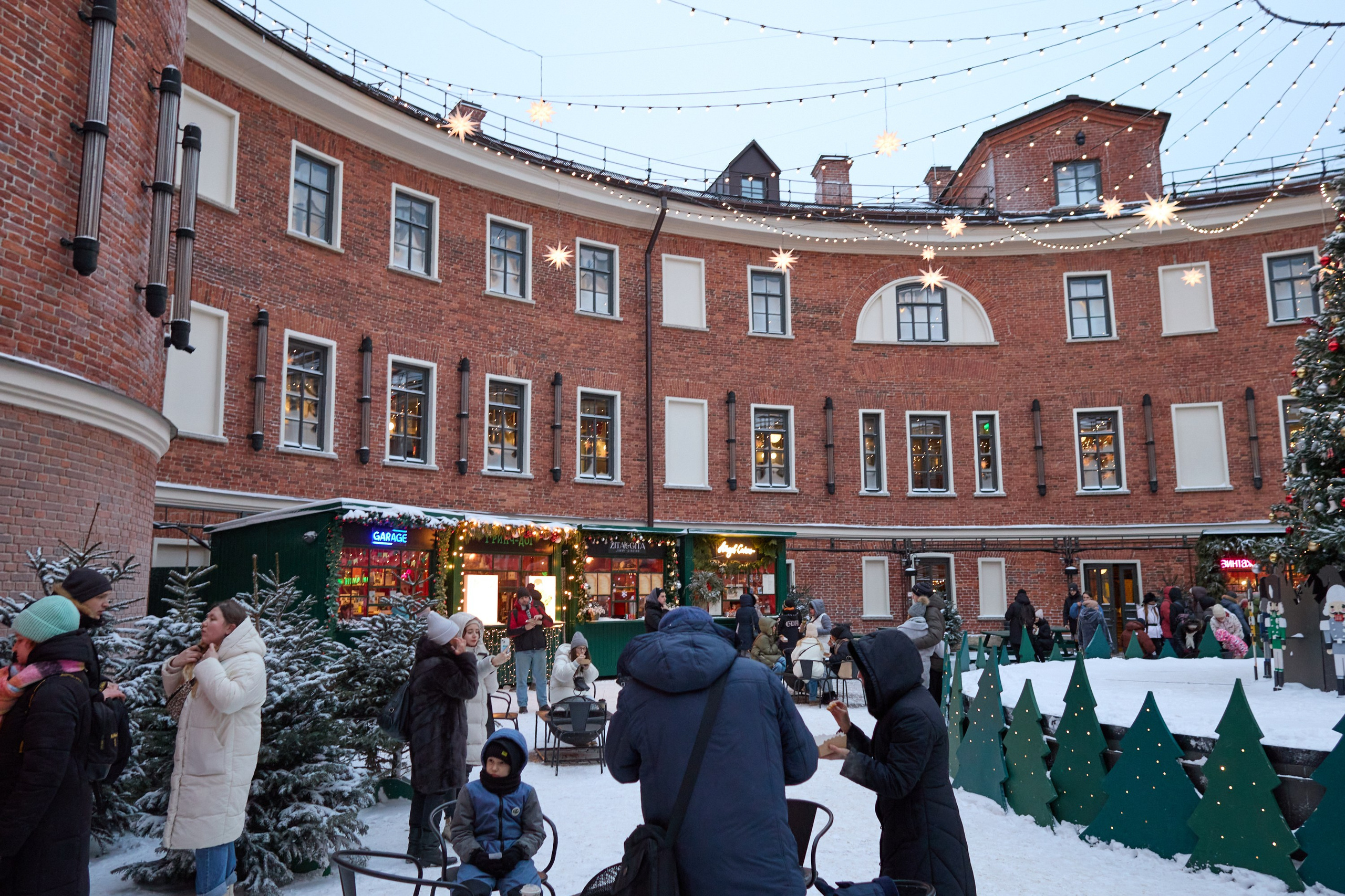 Рождество въ Санктъ-Петербургѣ. Фотографъ Сергѣевъ. Поймать мгновеніе