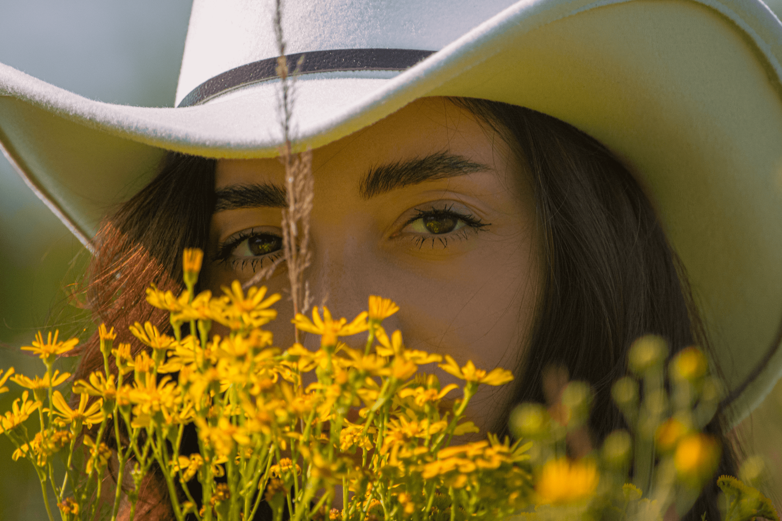 Фотосессия Ангелины в конюшне. Фотограф Евгения Саботаж в г. Москва