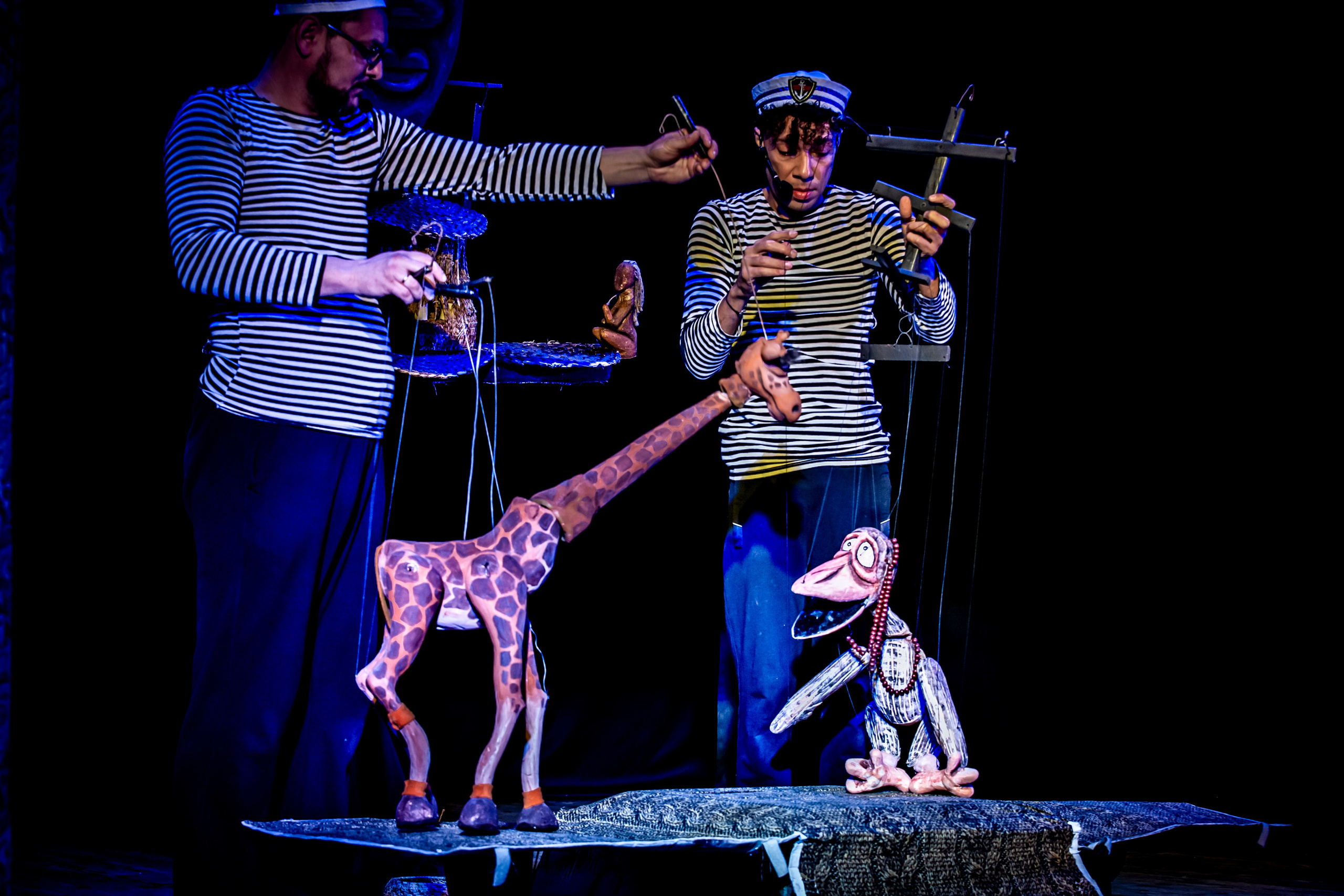 Жирафа и носорог спектакль театра Саквояж. Фотограф в Сочи Юрий Шептаев