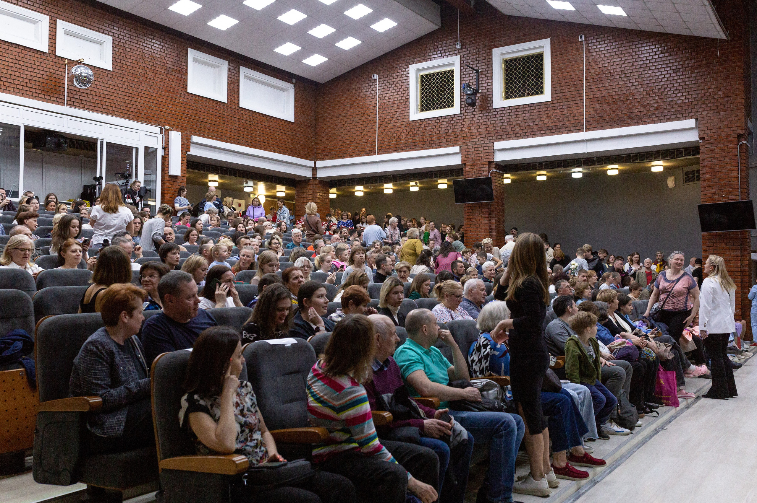 ДТДиМ Восточный. Юбилейный концерт хореографической студии «Карусель». Репортажный фотограф в Москве