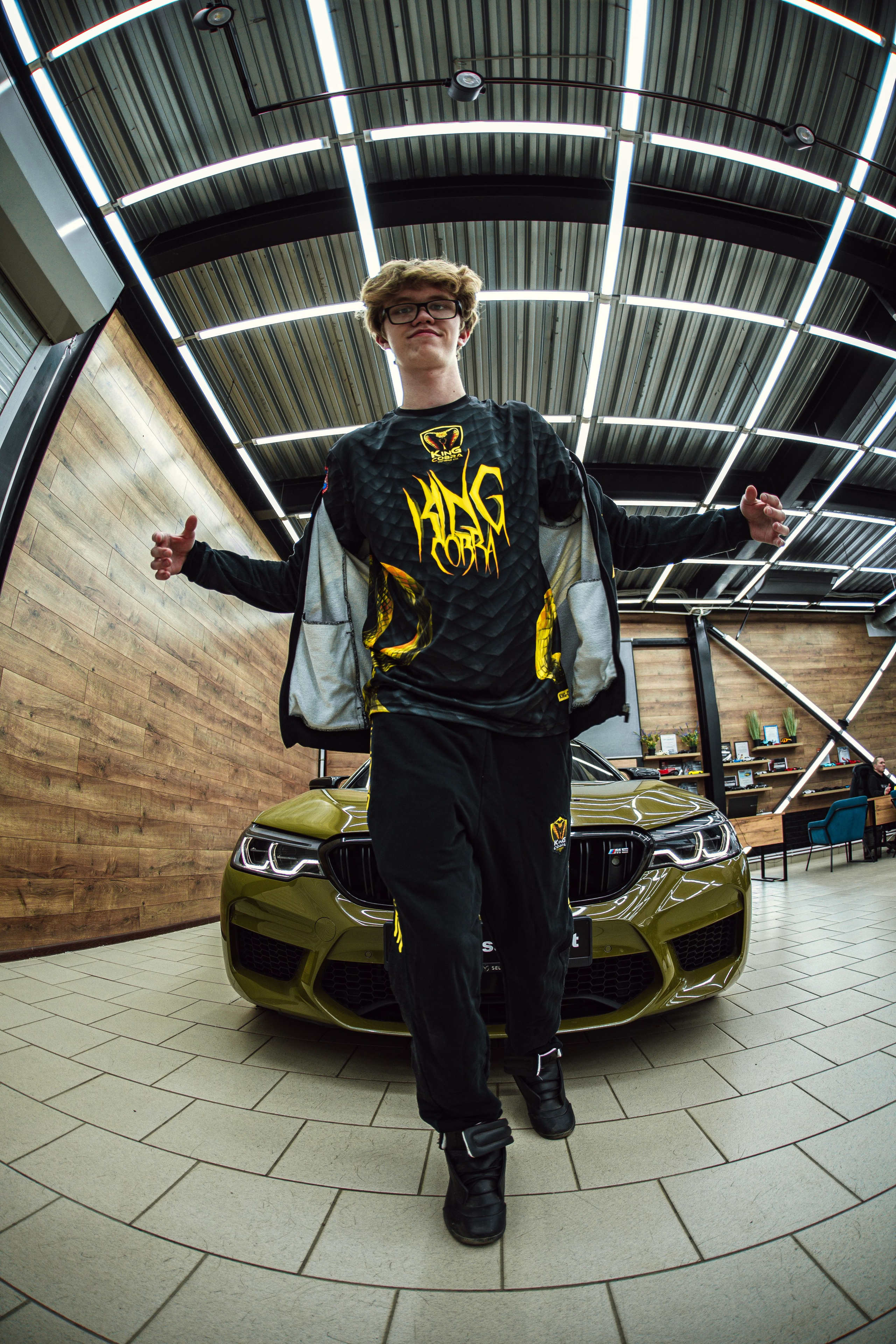 Автосалон КИТ и спортивная команда KINGCobra фотосессия. Бизнес фотограф Ижевск — Назаров Роман