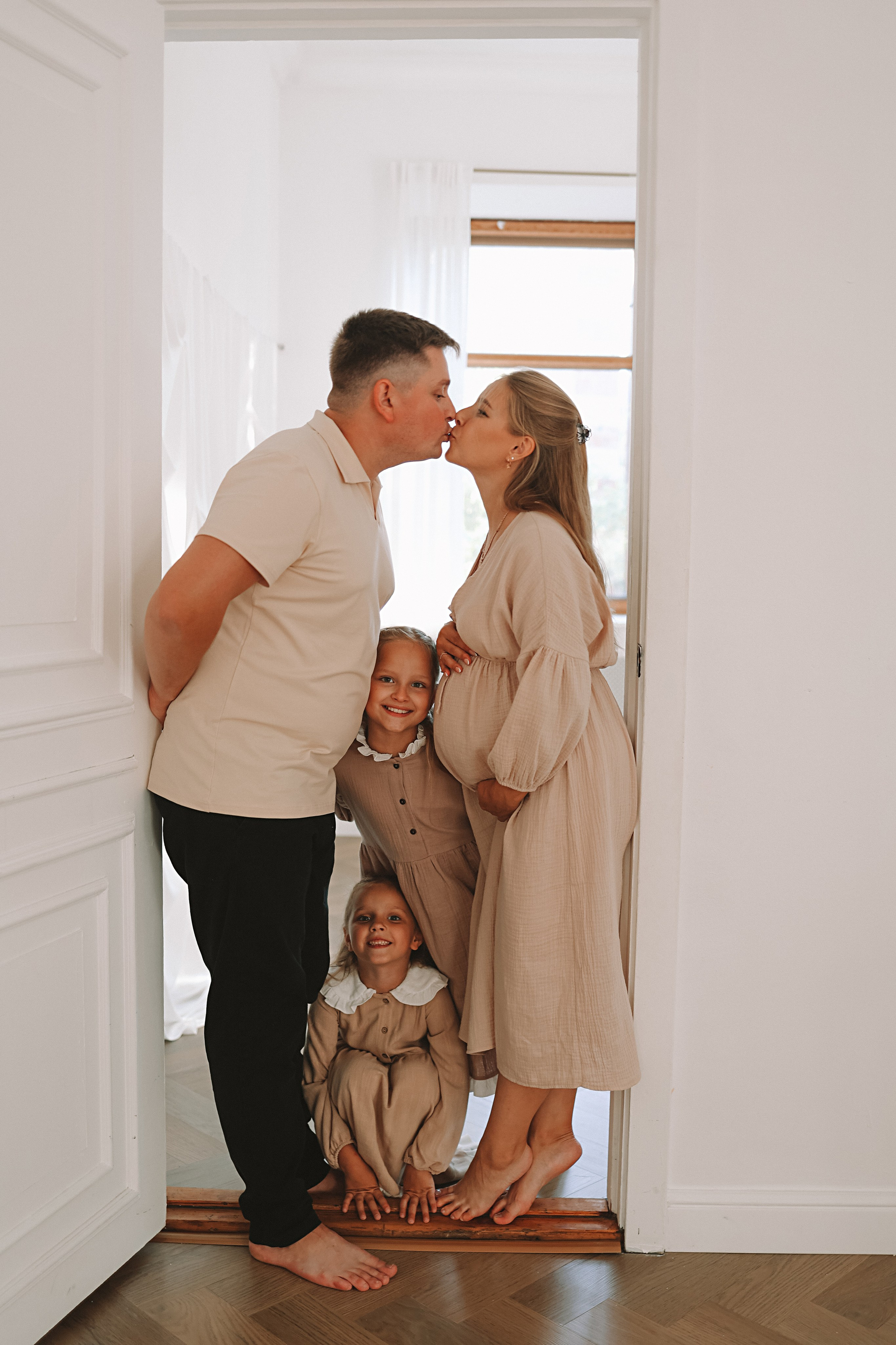 Квартира (беременность). Семейный фотограф Тюмень, фотограф на роды Салмина Мария