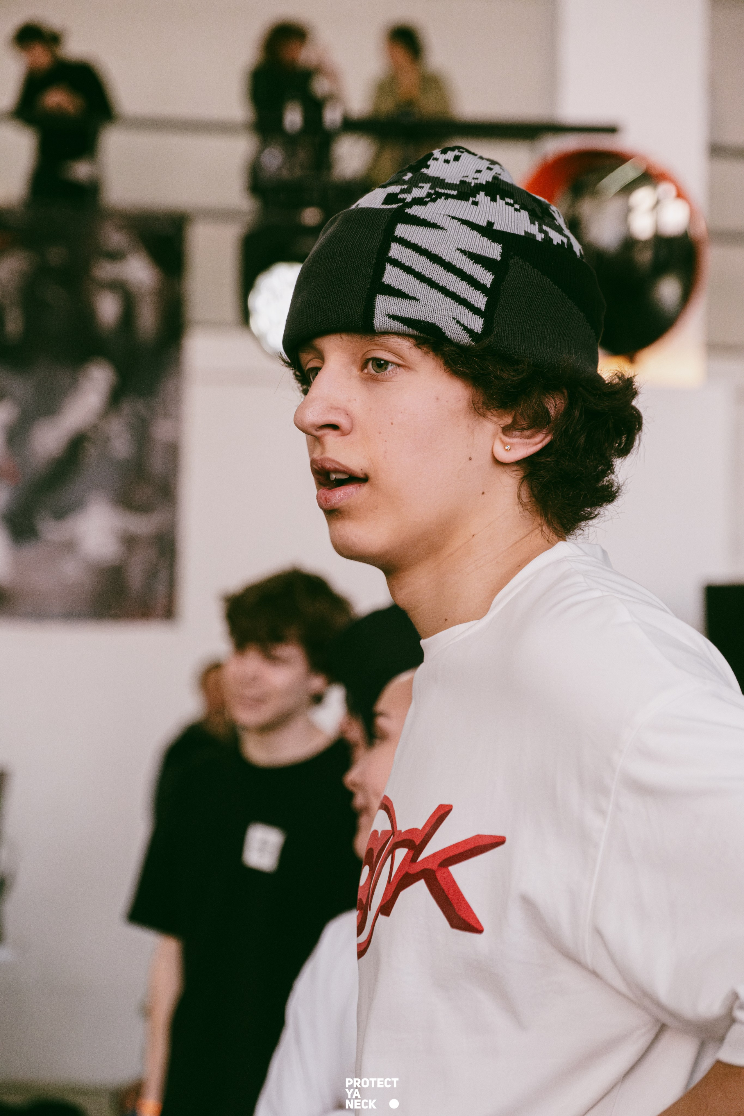 PROTECT YA NECK 22/03 (@youlovebu). Соня бу тебя сфоткала