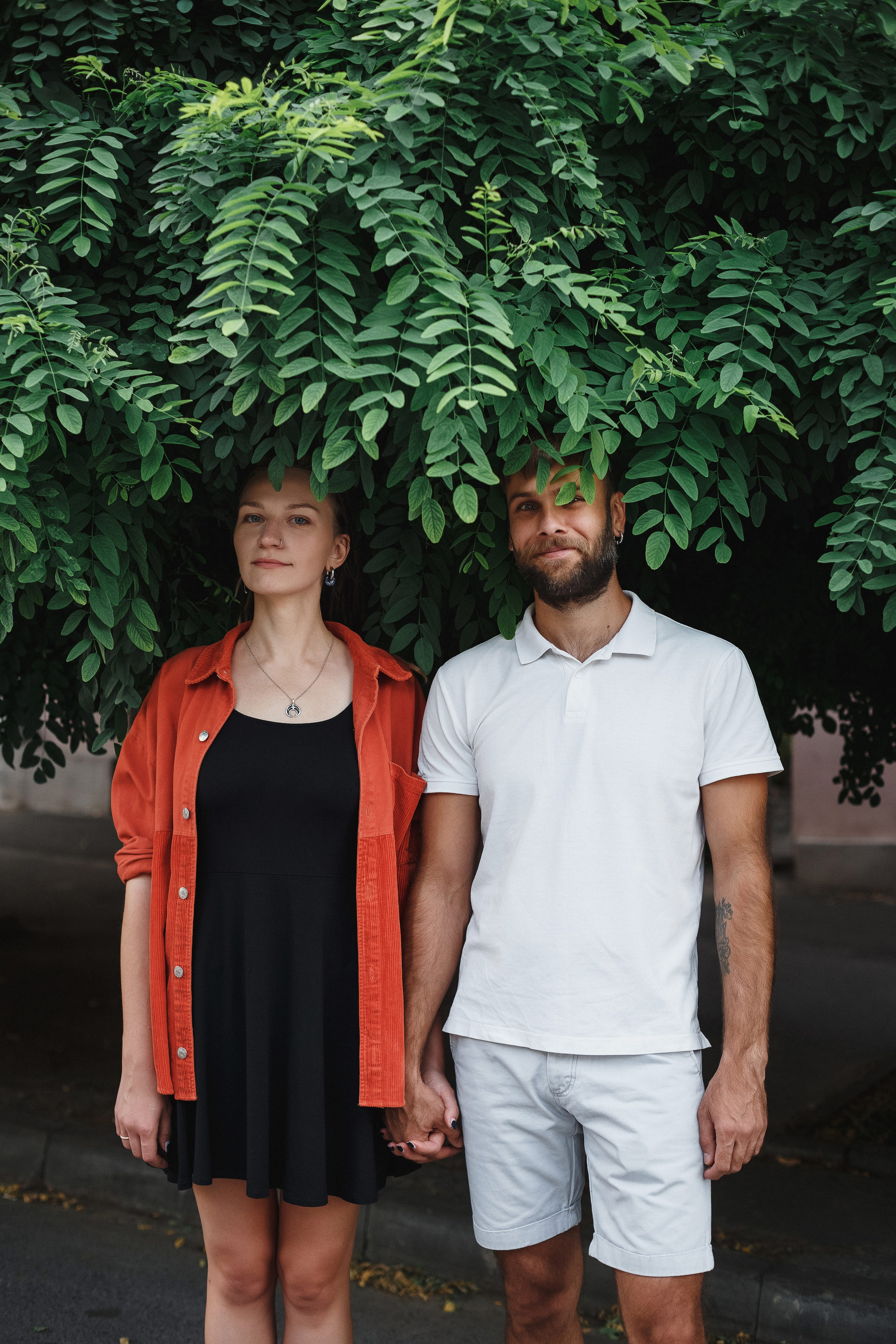 Фотосессия на Октябрьской площади Таганрога: История любви Глеба и Ани в центре города. Свадебный и семейный фотограф в Таганроге Бакарюк Антон