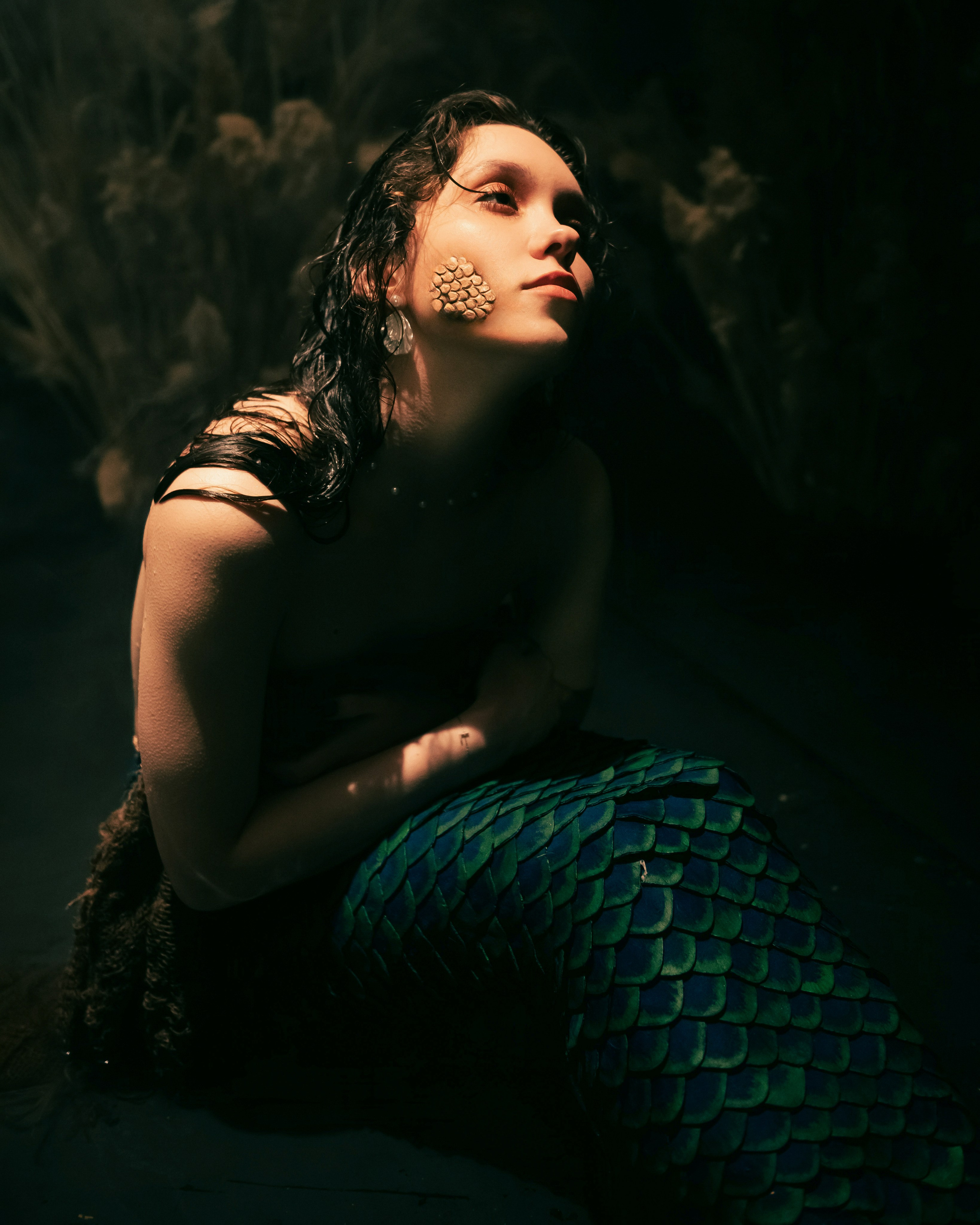 Мрачная фотосессия в образе русалки в фотостудии 2-й этаж в г. Кемерово