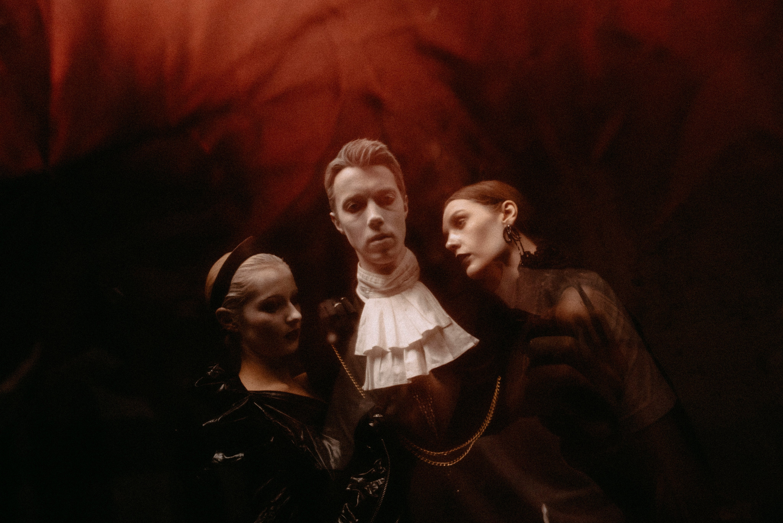 ВАМПИРЫ ДЕКОНСТРУКЦИЯ. Стрит-фотография, полная абсурда, идиотизма и красоты