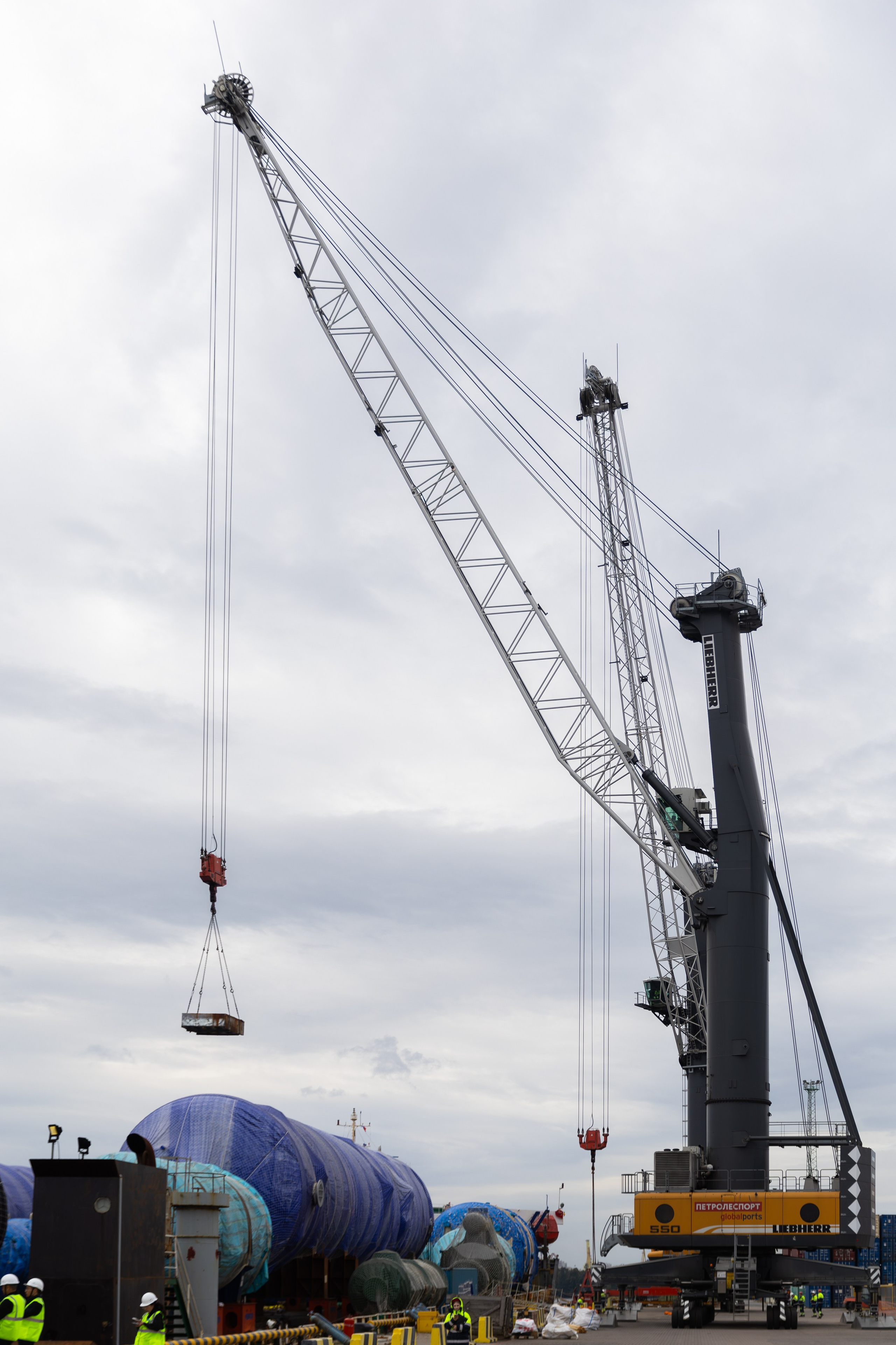 Разгрузка в порту. Снимаю съемки