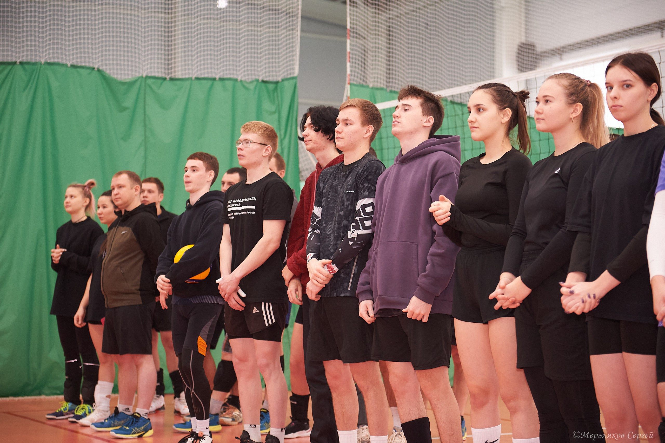 Новогодний волейбольный турнир. Ижевск. 16.12.23. Спортивный репортажный фотограф в Ижевске Сергей Мерзляков