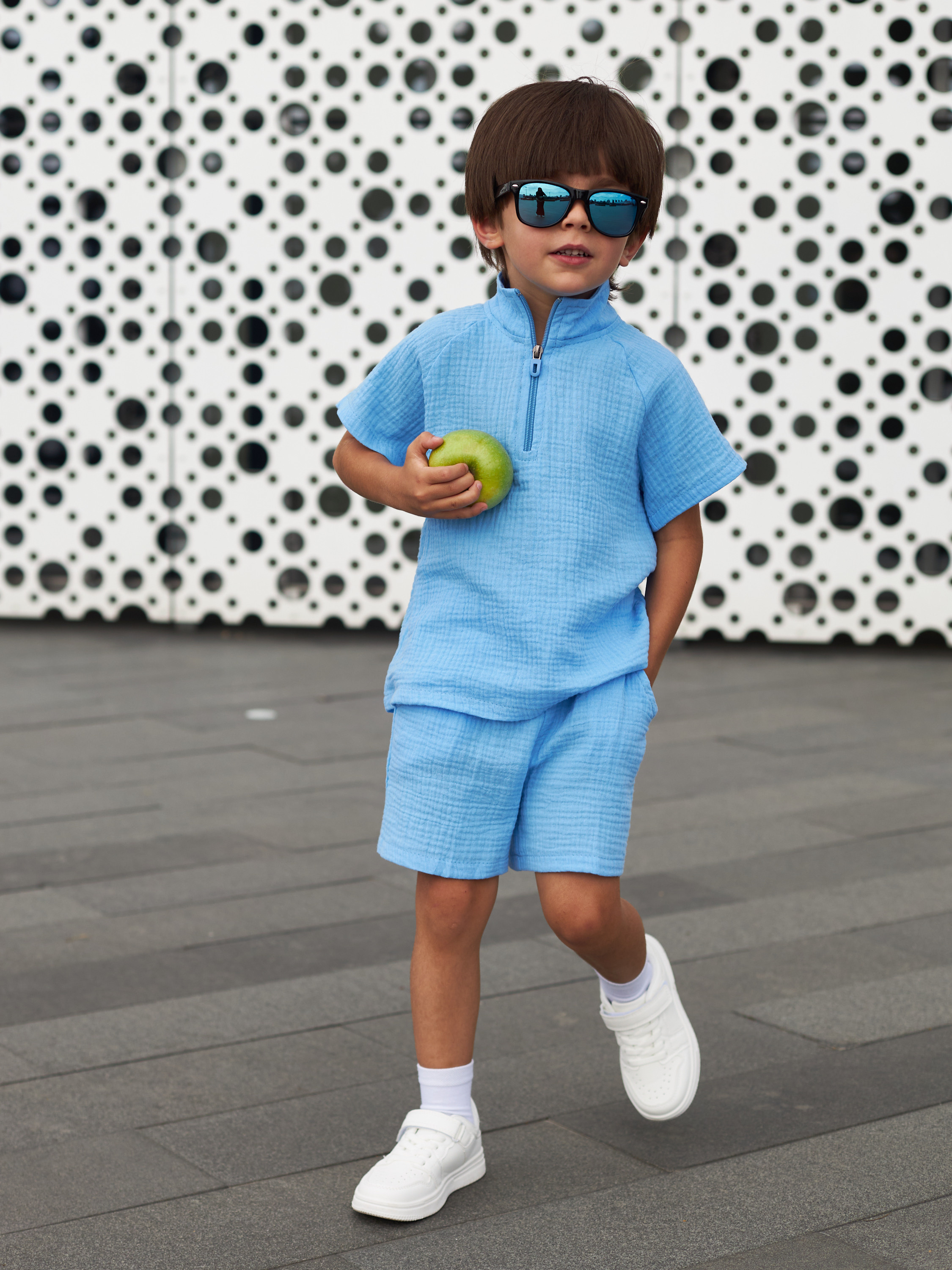 Фотосъемка костюма для мальчика Екатеринбург Wildberries ВБ Ozon Озон фотосессия детей Екб заказать цена фотосъемка товара WB школа Екб. Фотограф Екатеринбург Анастасия Жерновская | Маркетплейсы и нейрофото