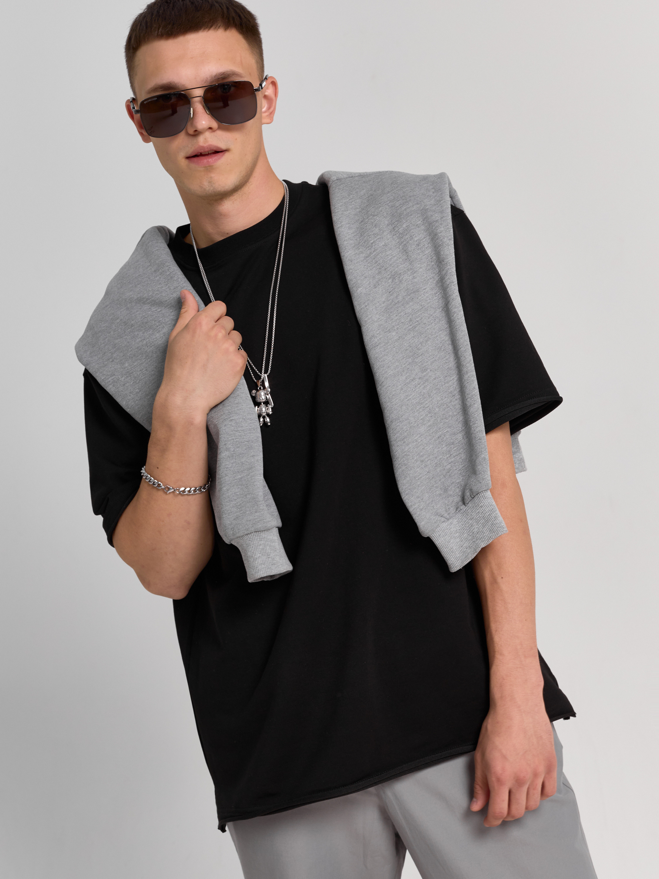 Фотосъемка базовых футболок Екатеринбург Wildberries ВБ Ozon Озон фотосессия одежды Екб заказать цена фотосъемка товара WB трикотаж Екб. Фотограф Екатеринбург Анастасия Жерновская | Маркетплейсы и нейрофото