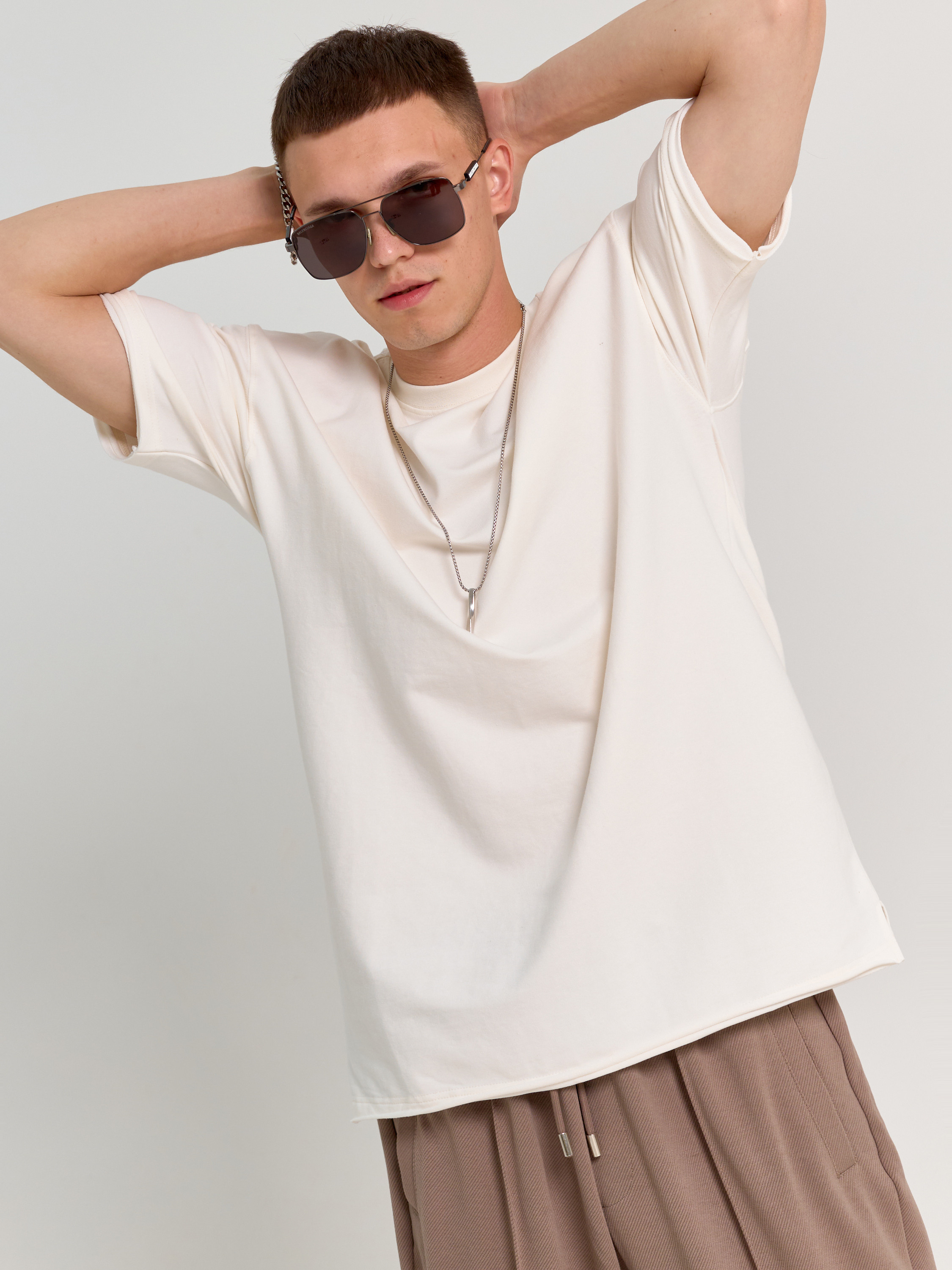 Фотосъемка базовых футболок Екатеринбург Wildberries ВБ Ozon Озон фотосессия одежды Екб заказать цена фотосъемка товара WB трикотаж Екб. Фотограф Екатеринбург Анастасия Жерновская | Маркетплейсы и нейрофото