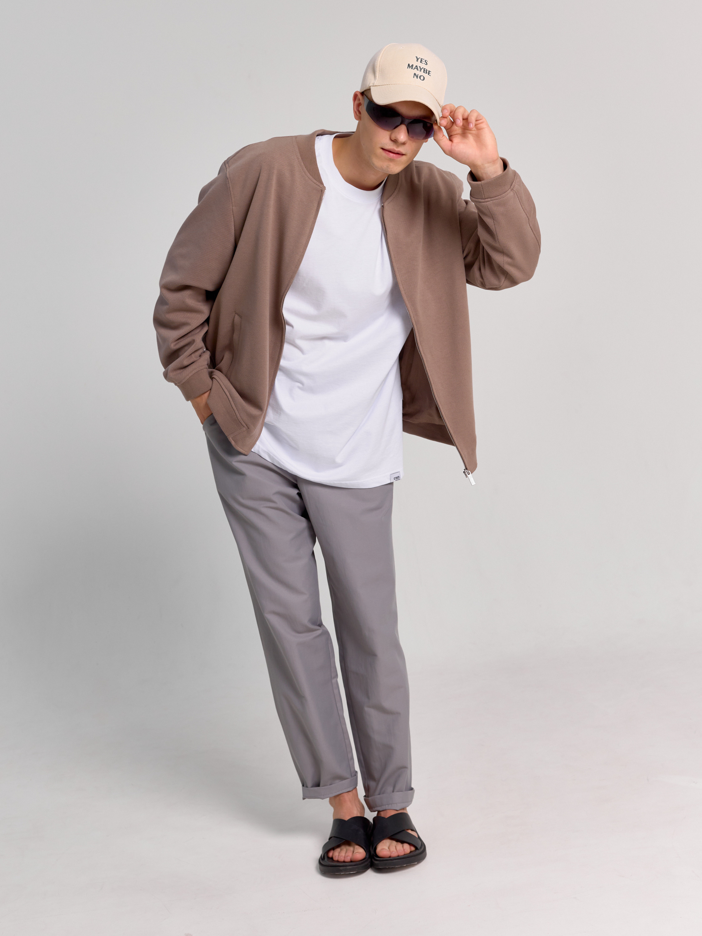 Фотосъемка базовых футболок Екатеринбург Wildberries ВБ Ozon Озон фотосессия одежды Екб заказать цена фотосъемка товара WB трикотаж Екб. Фотограф Екатеринбург Анастасия Жерновская | Маркетплейсы и нейрофото