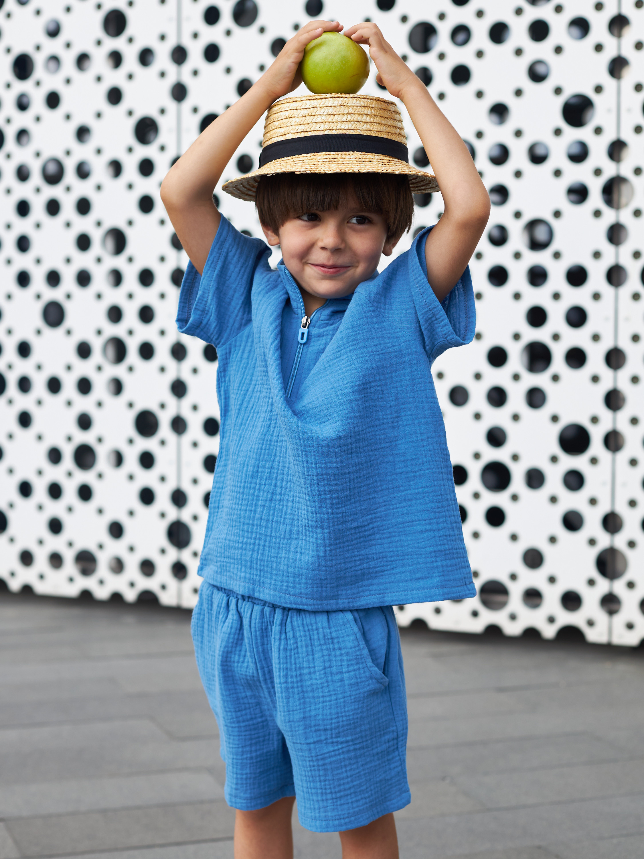 Фотосъемка костюма для мальчика Екатеринбург Wildberries ВБ Ozon Озон фотосессия детей Екб заказать цена фотосъемка товара WB школа Екб. Фотограф Екатеринбург Анастасия Жерновская | Маркетплейсы и нейрофото