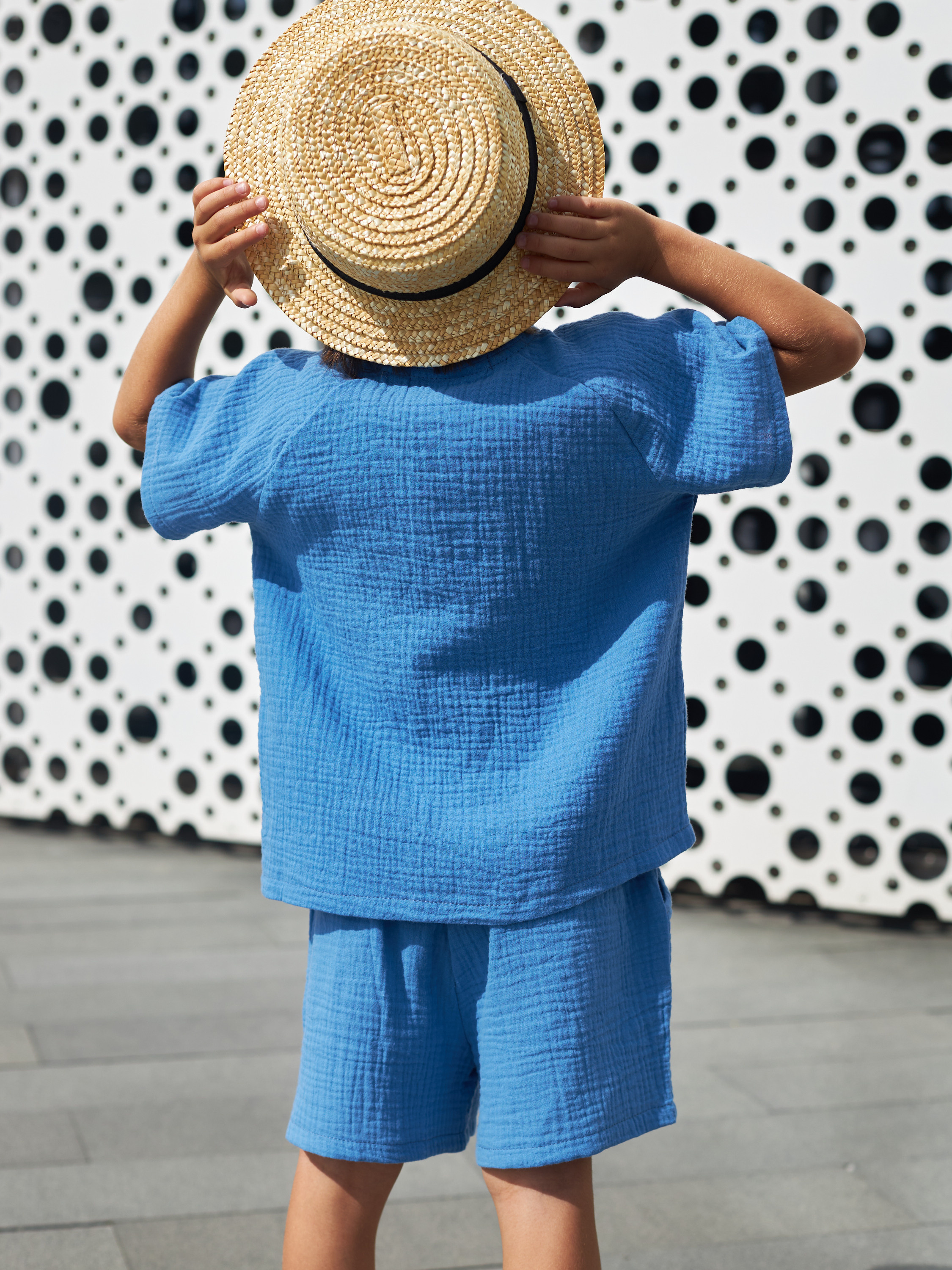 Фотосъемка костюма для мальчика Екатеринбург Wildberries ВБ Ozon Озон фотосессия детей Екб заказать цена фотосъемка товара WB школа Екб. Фотограф Екатеринбург Анастасия Жерновская | Маркетплейсы и нейрофото