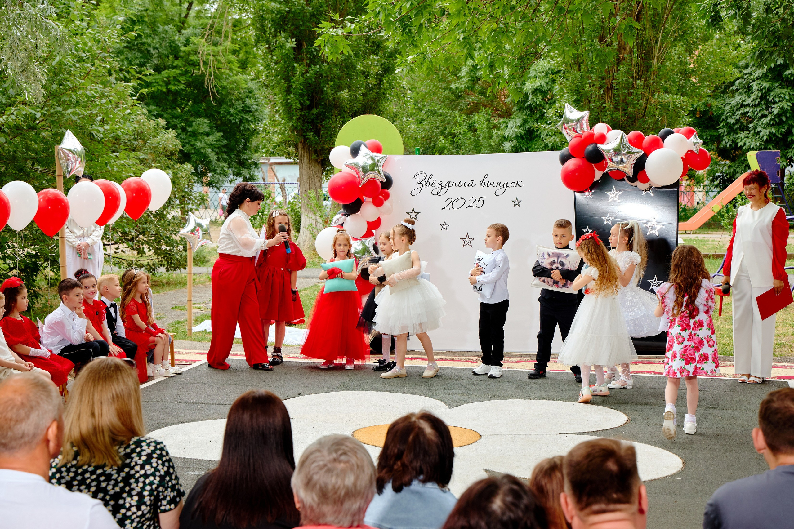 Выпускной 45 сад. Фотограф Выпускные альбомы Таганрог Сергей Коробченко