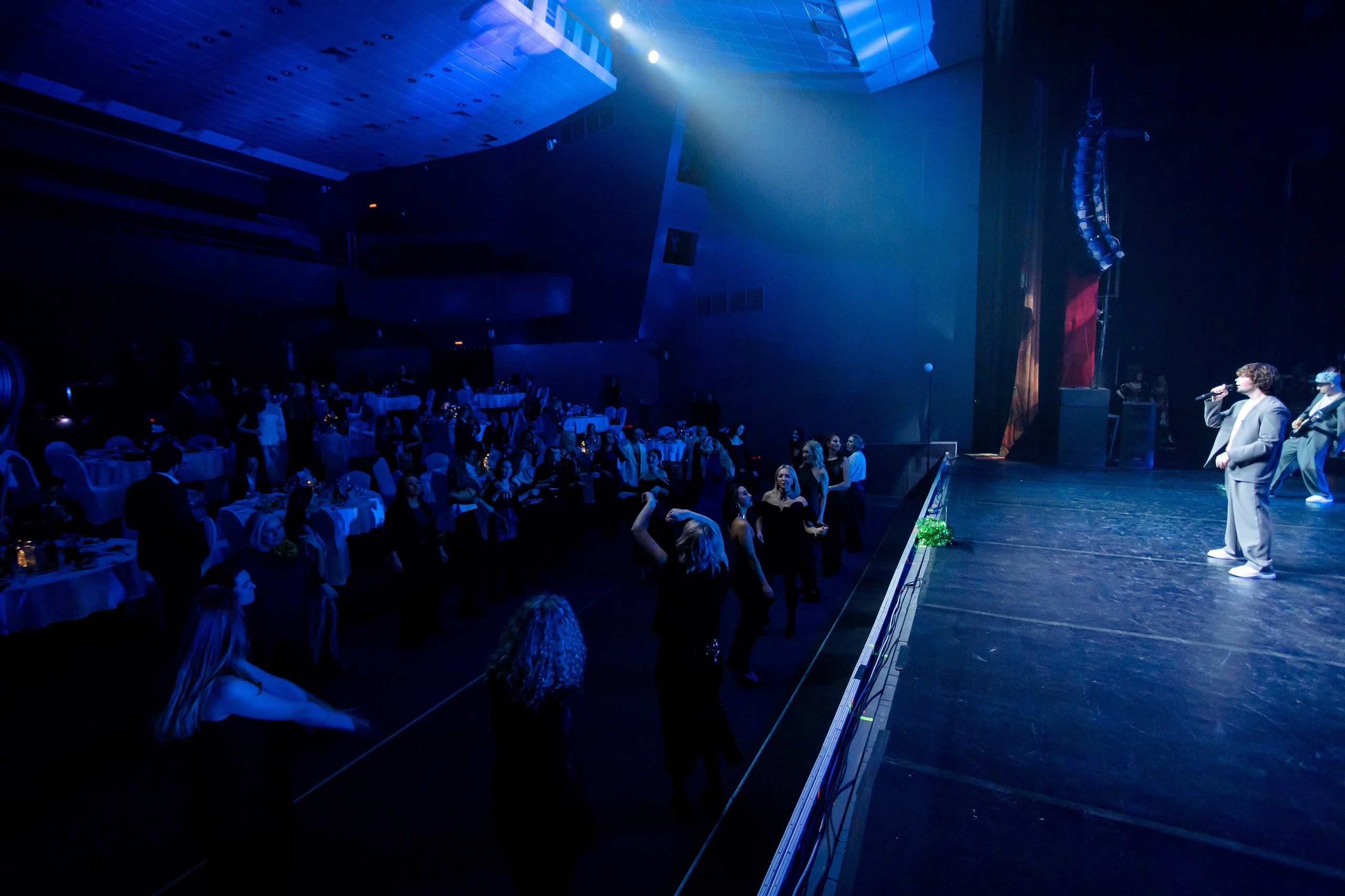 РЕПОРТАЖ: НОВЫЙ ГОД В ДК МЕТАЛЛУРГ. Профессиональный фотограф в Ижевске Леша Петров