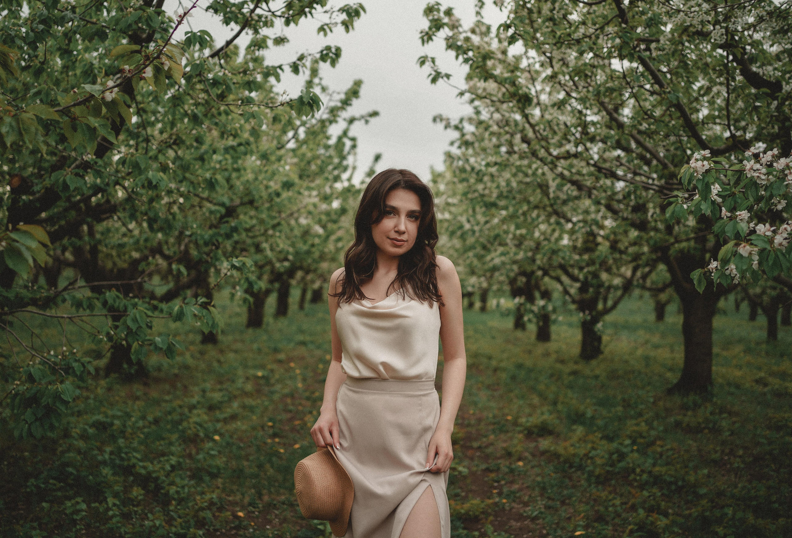 Фотосессия в цветущем саду в пос. Мускатный. Фотограф Ростов-на-Дону. Свадебный фотограф в Ростове-на-Дону. Таинство Крещения и Венчания, семейные фотосессии. Алёна Чёботова
