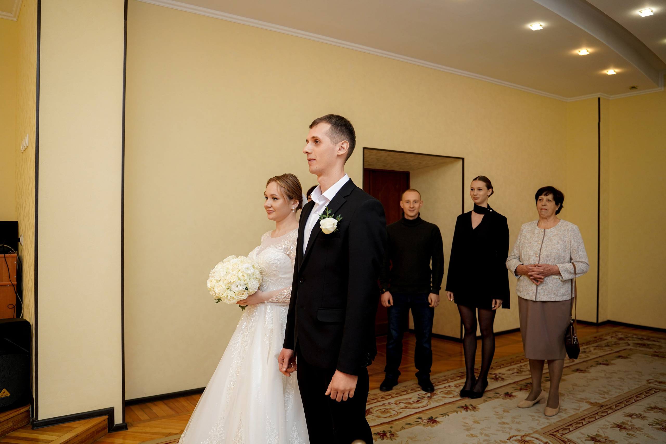 Свадебная фотосессия в ЗАГСе на Западном. Свадебный фотограф в Ростове-на-Дону. Таинство Крещения и Венчания, семейные фотосессии. Алёна Чёботова