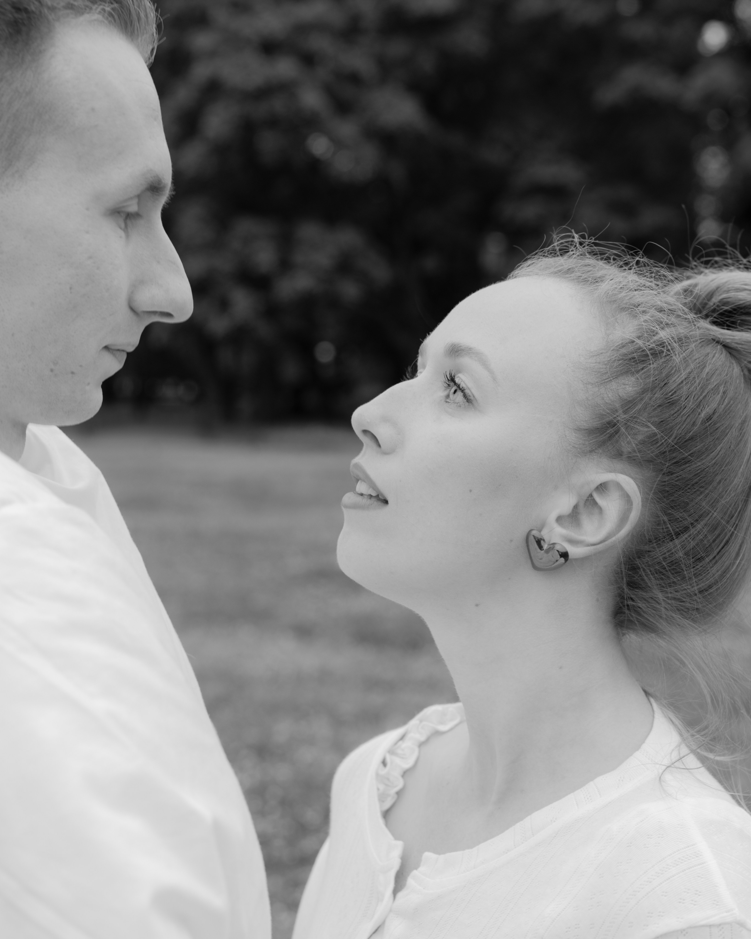 Лавстори прогулка в одеялах по ночному городу летом в Санкт-Петербурге. Фотограф в Санкт-Петербурге Вагнер Юлия