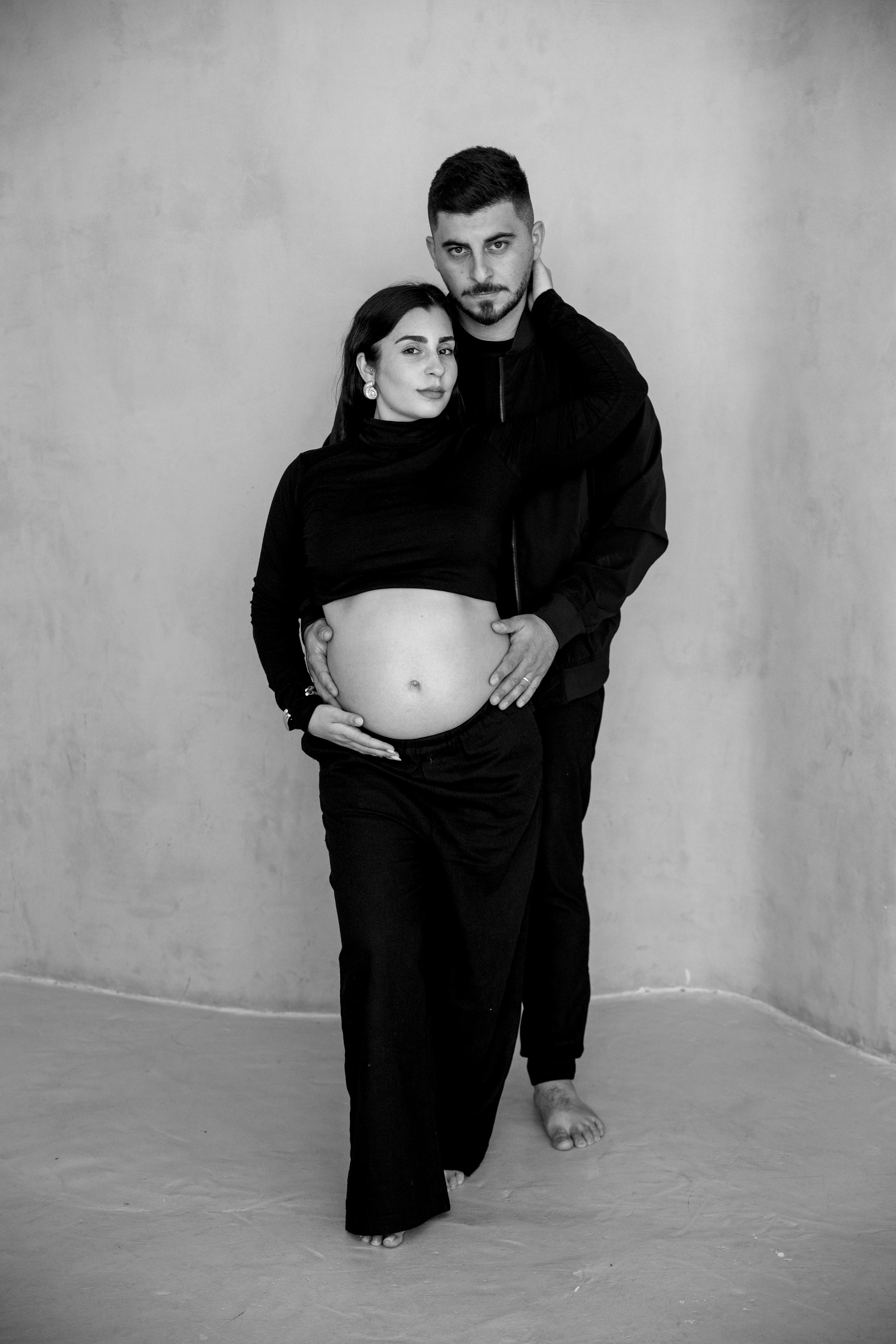 Pregnancy photoshoot inside the Grey Studio. Главная