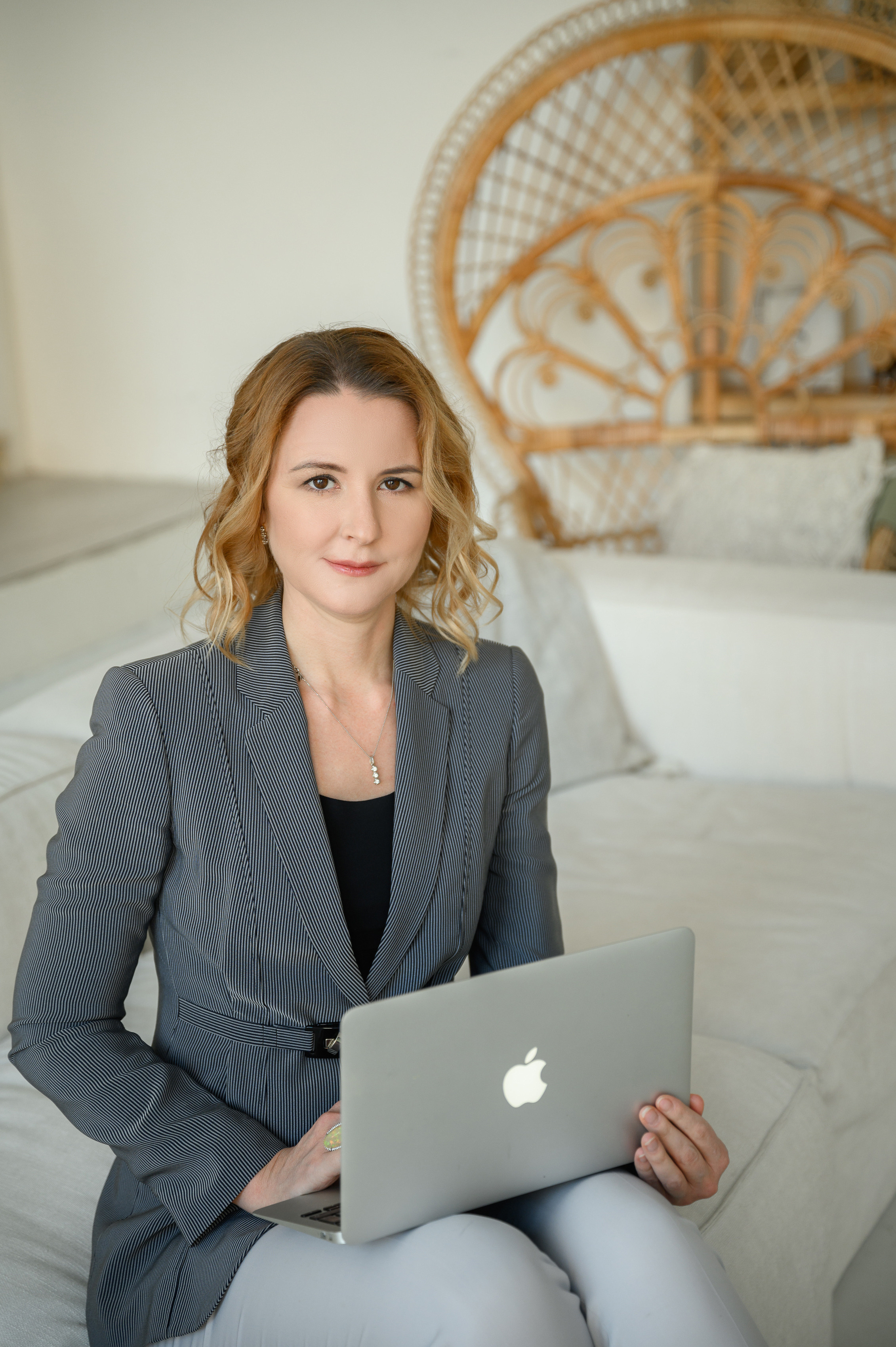 Контент-фотосессия для астропсихолога и инструктора по йоге Дины. Semerlina.ru