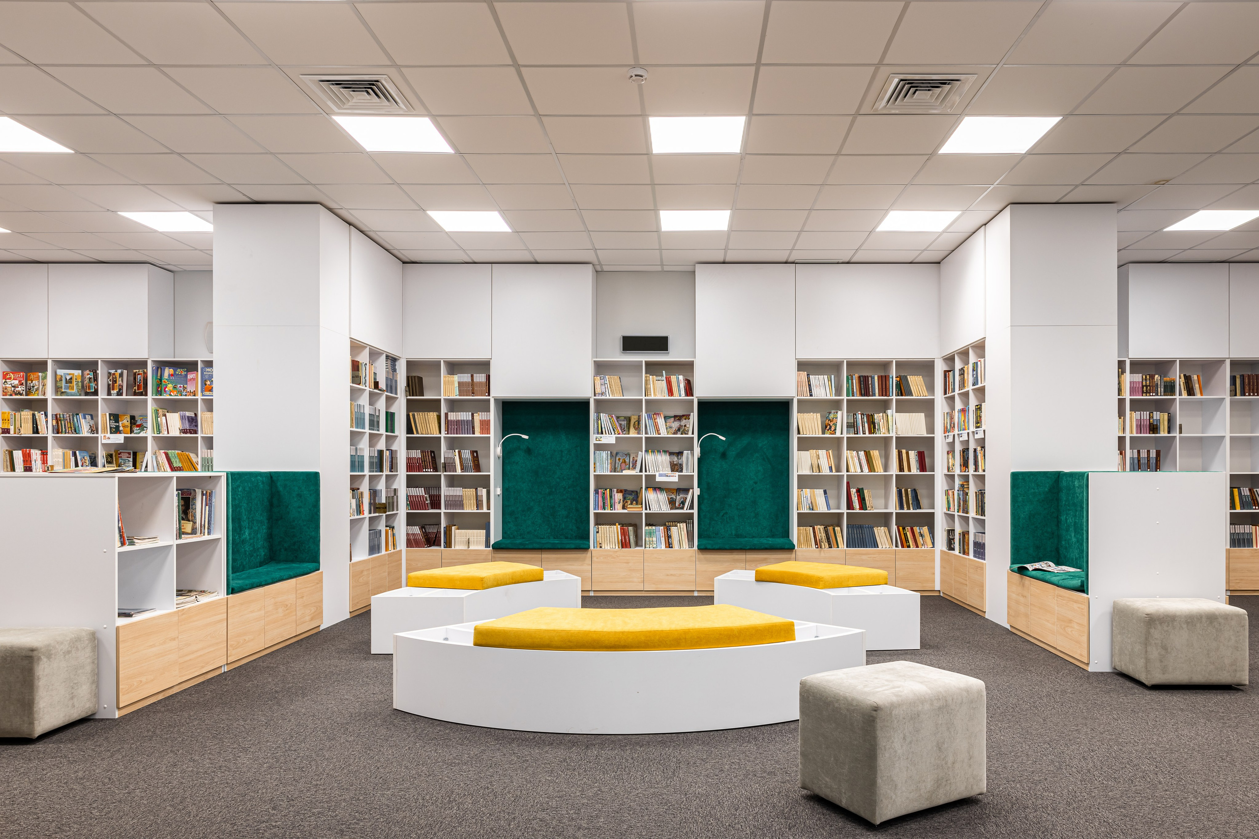 «Умная» школа № 74, г. Киров. Дизайнер Алина Вейнкрот. Иван Благушин. Интерьерный и архитектурный фотограф в Москве и Санкт-Петербурге