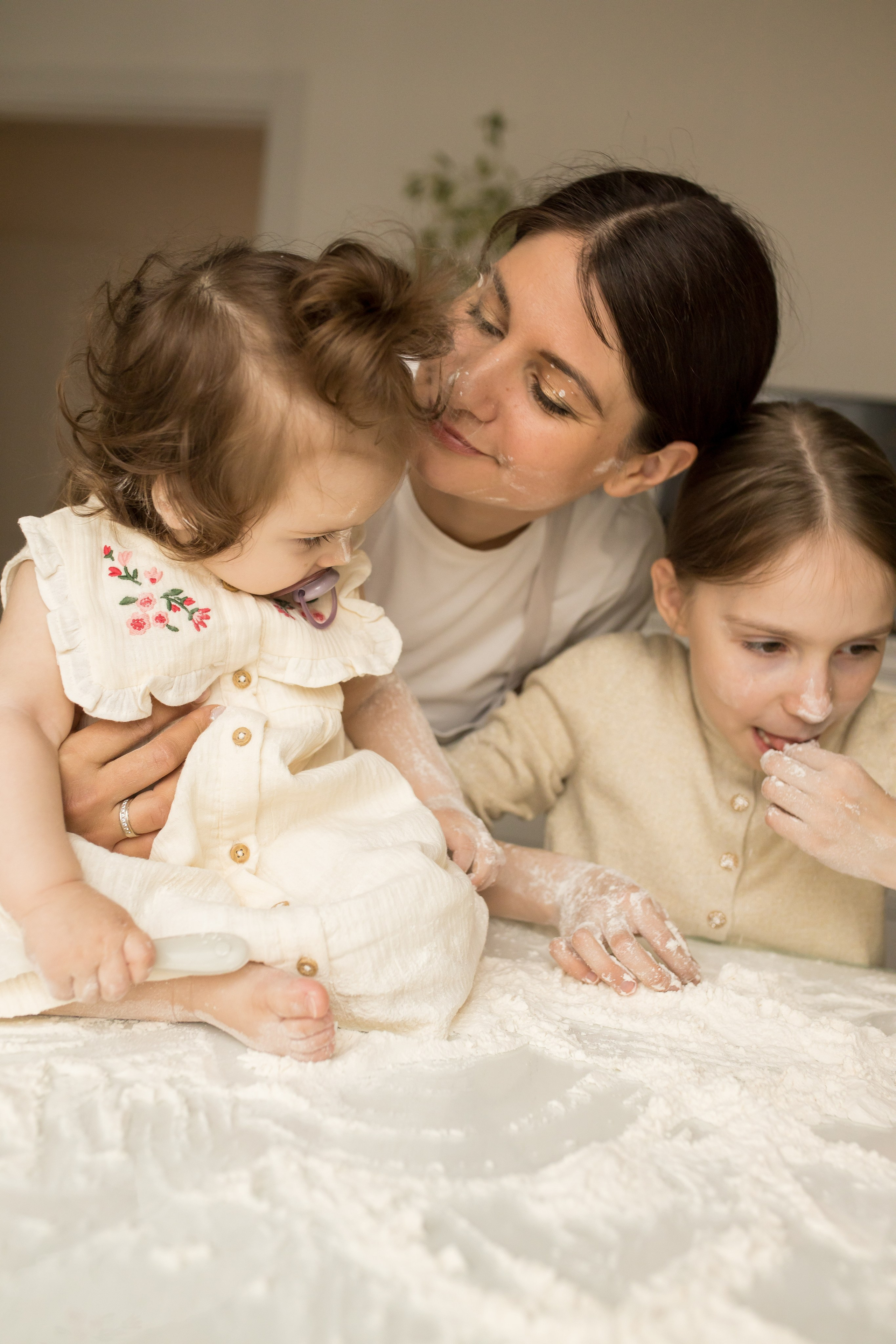 Катя и дочки. Фотограф Москва Лара Чайка