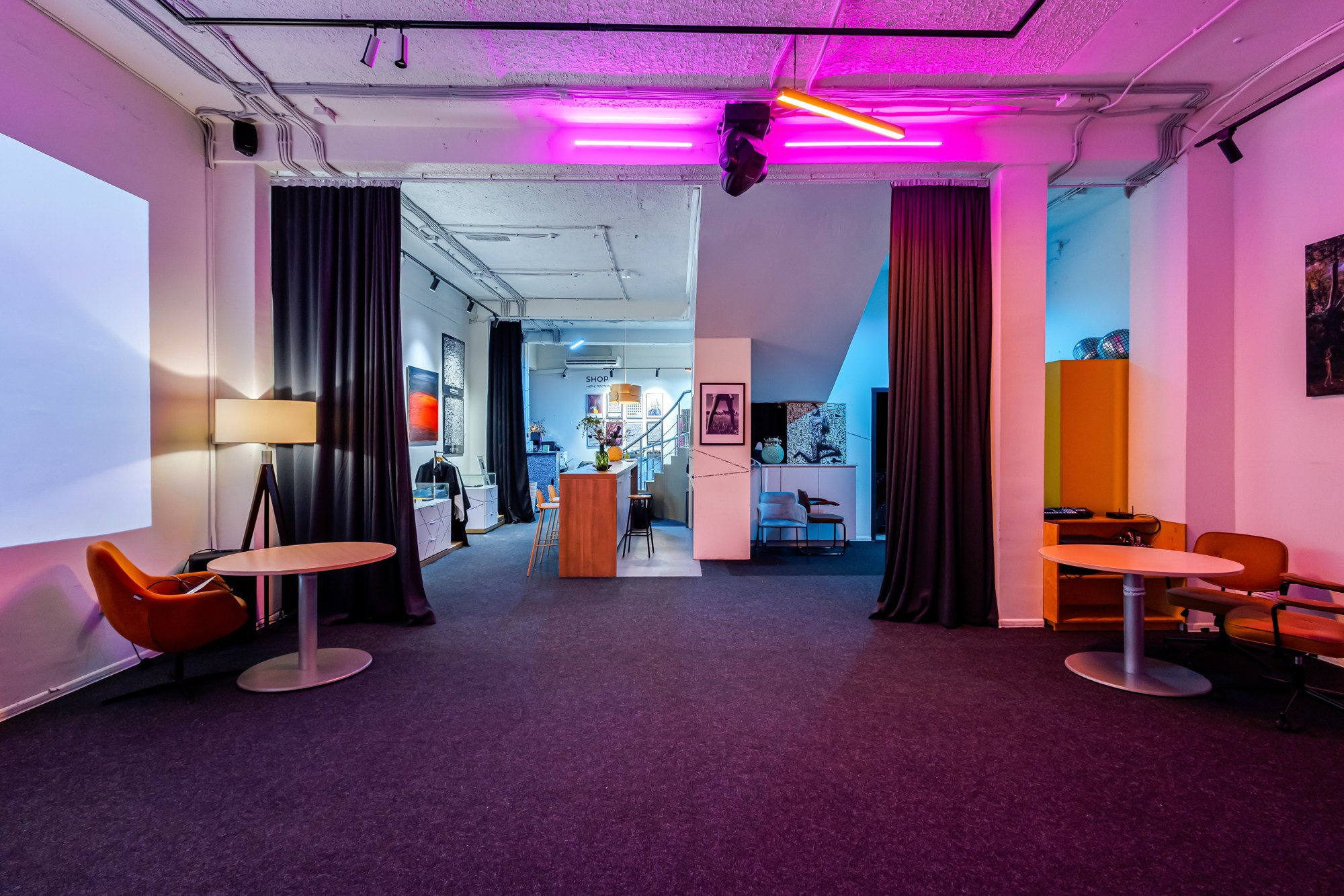 Культурный центр // Spot Gallery X Hhub. Интерьерный фотограф Дмитрий Горелов