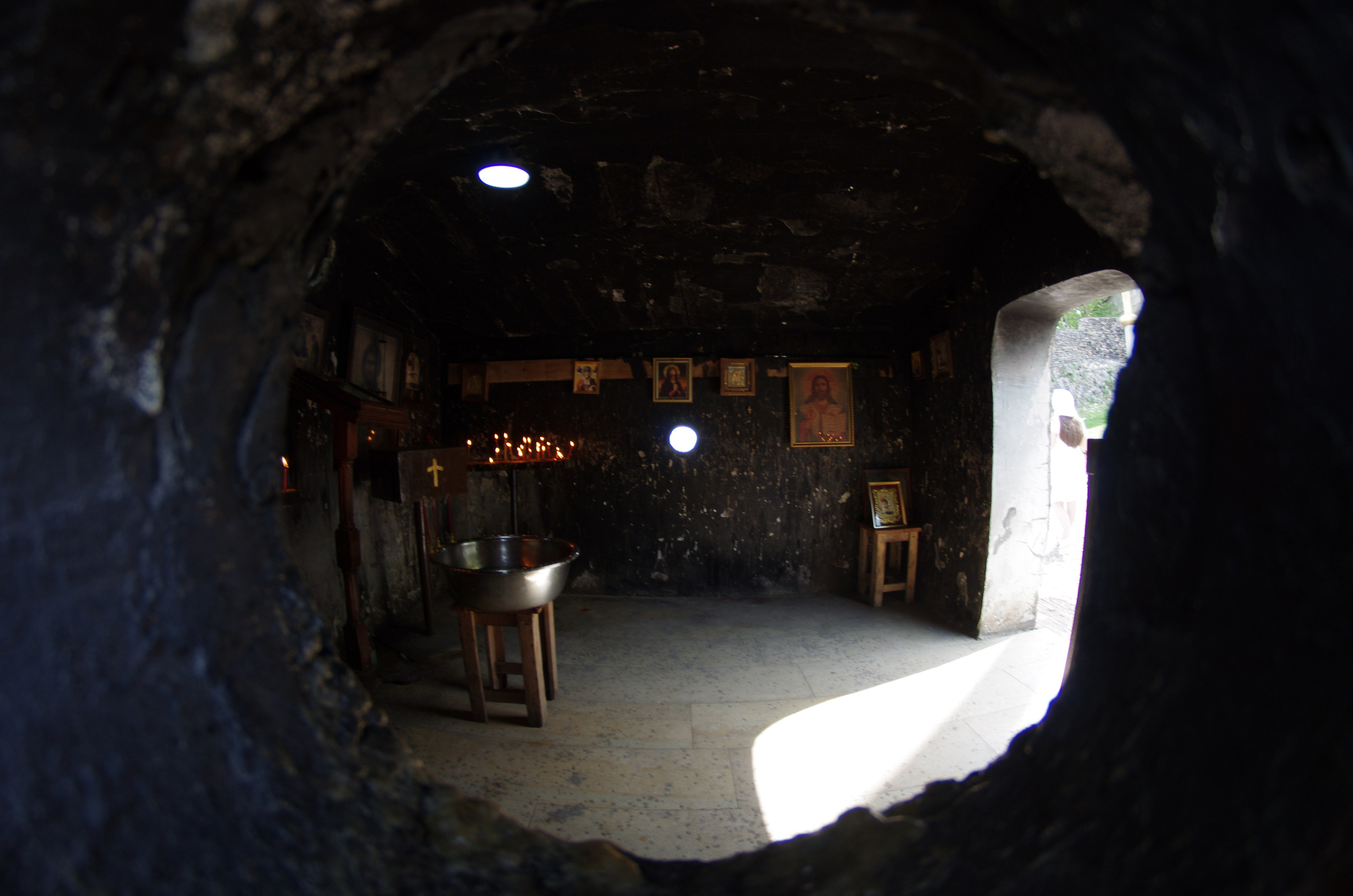 Крещение в Церкви Святого Георгия в Гогни. Портретный фотограф Денис Милютин