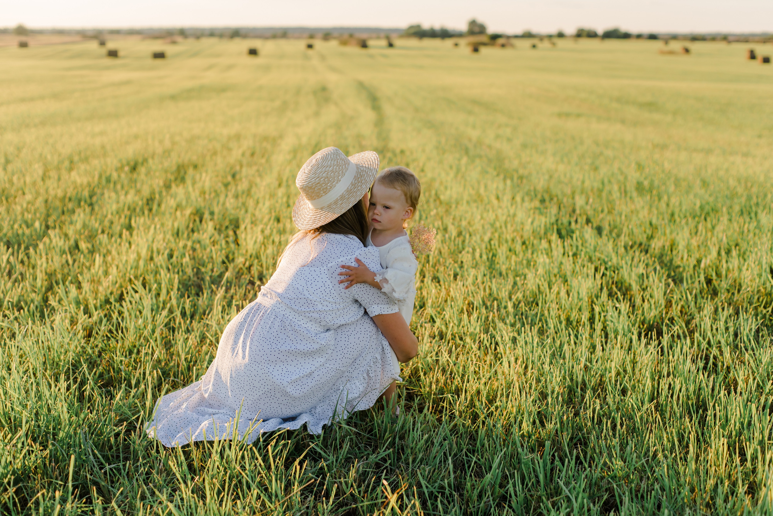 Семья в поле. Свадебный и семейный фотограф Евгения Кононова