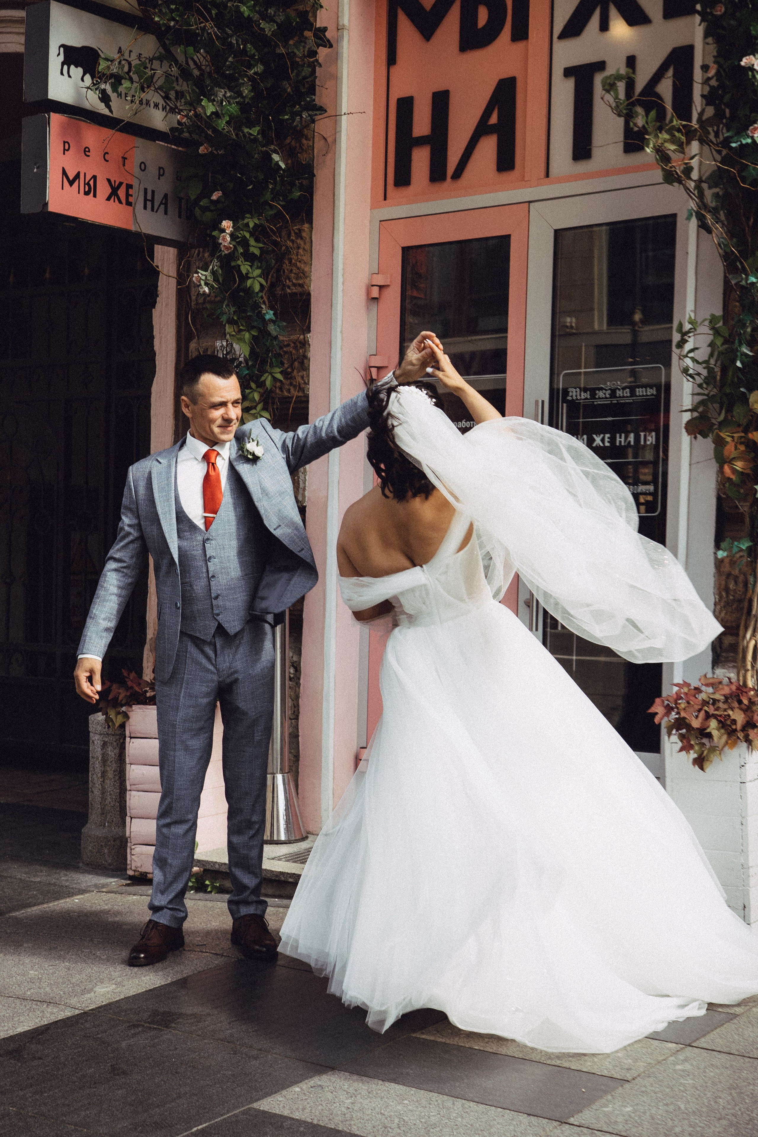 СВАДЕБНАЯ ПРОГУЛКА РЕСТОРАН МЫ ЖЕ НА ТЫ И ФОТОСЕССИИЯ С АВТОМОБИЛЕМ. Профессиональный фотограф, Санкт-Петербург — Виктория Богомолова