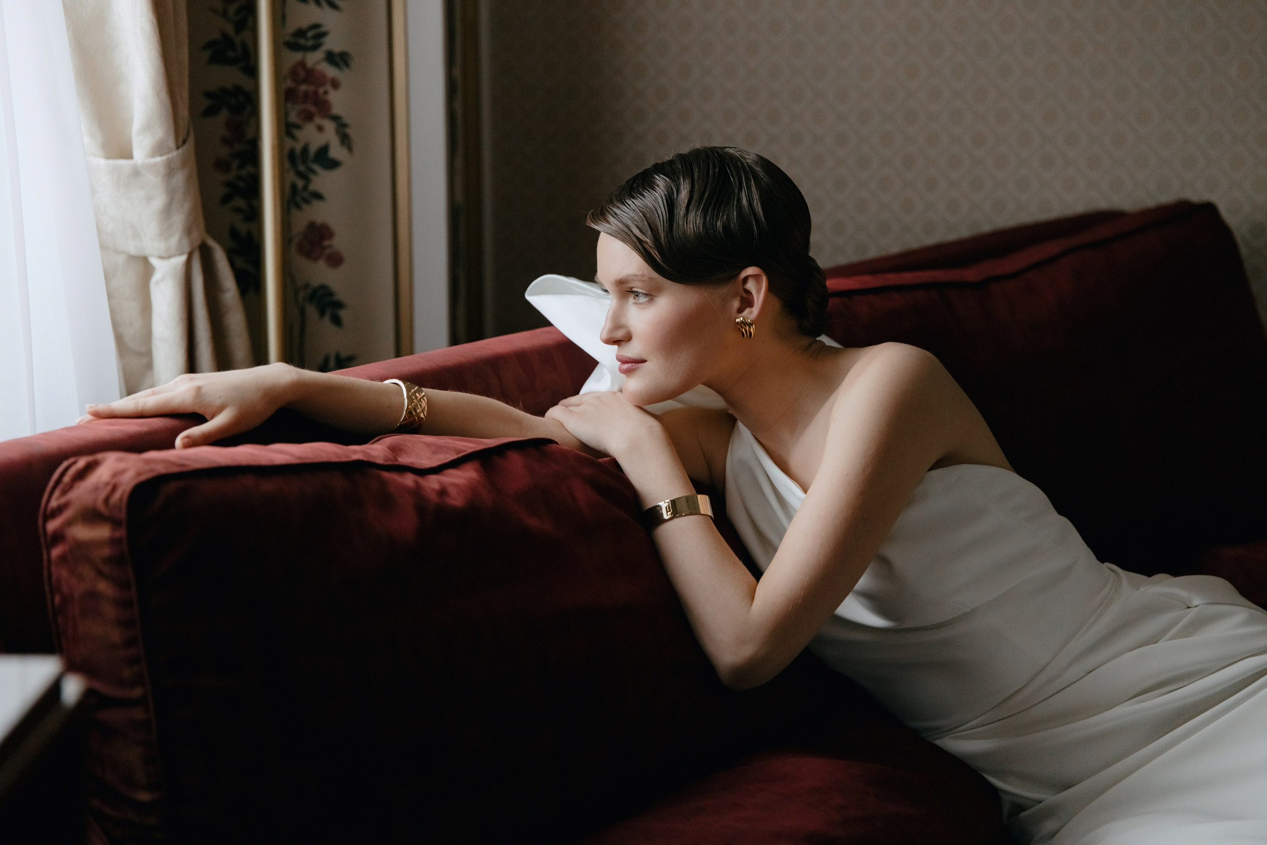 Свадебная фотосессия в гостинице Ленинградская. Свадебный фотограф Москва