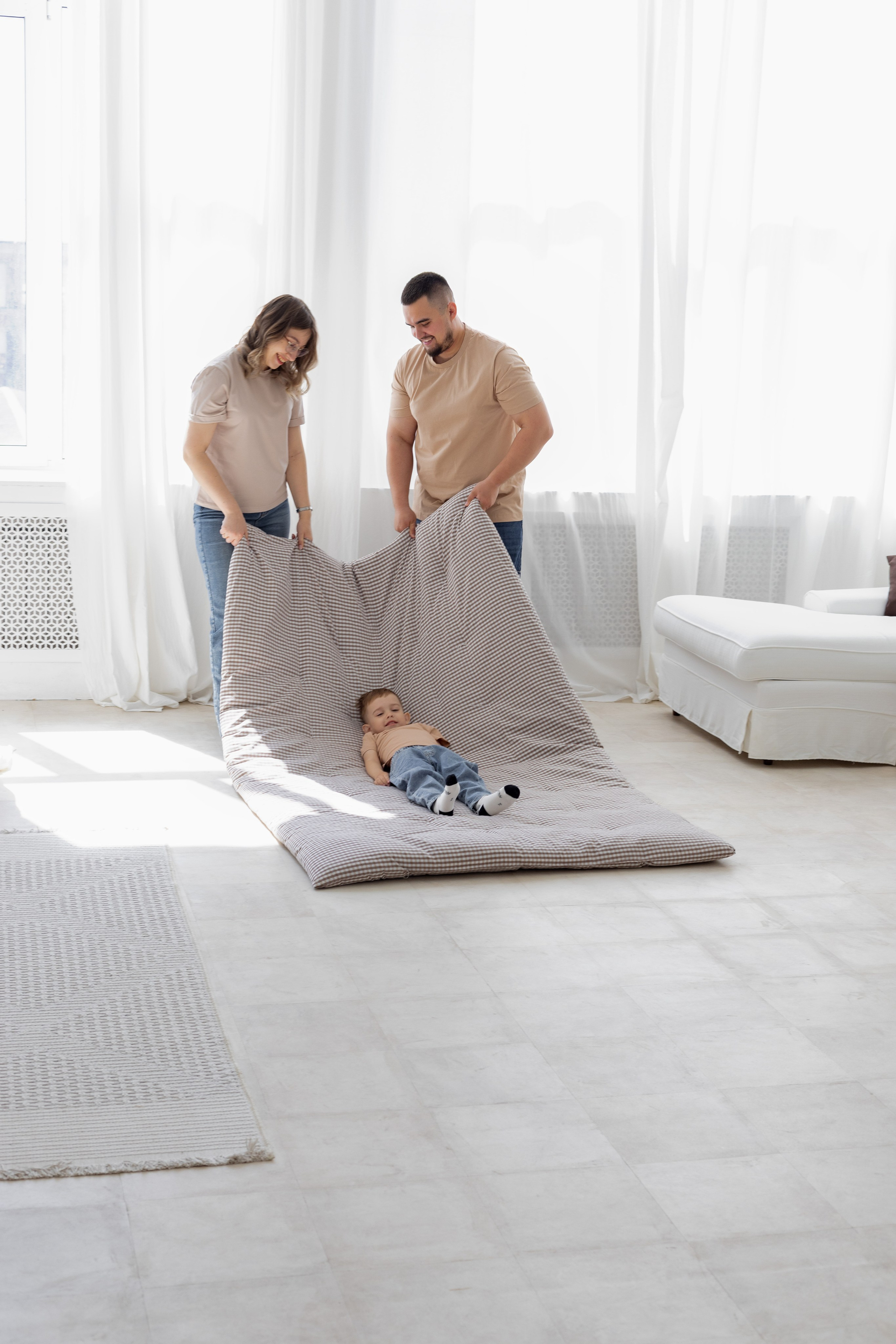 Семейная фотосессия в студии (Михаил, Крестина и Макар). Женский фотограф в Орске Новотроицке Динара Долганова