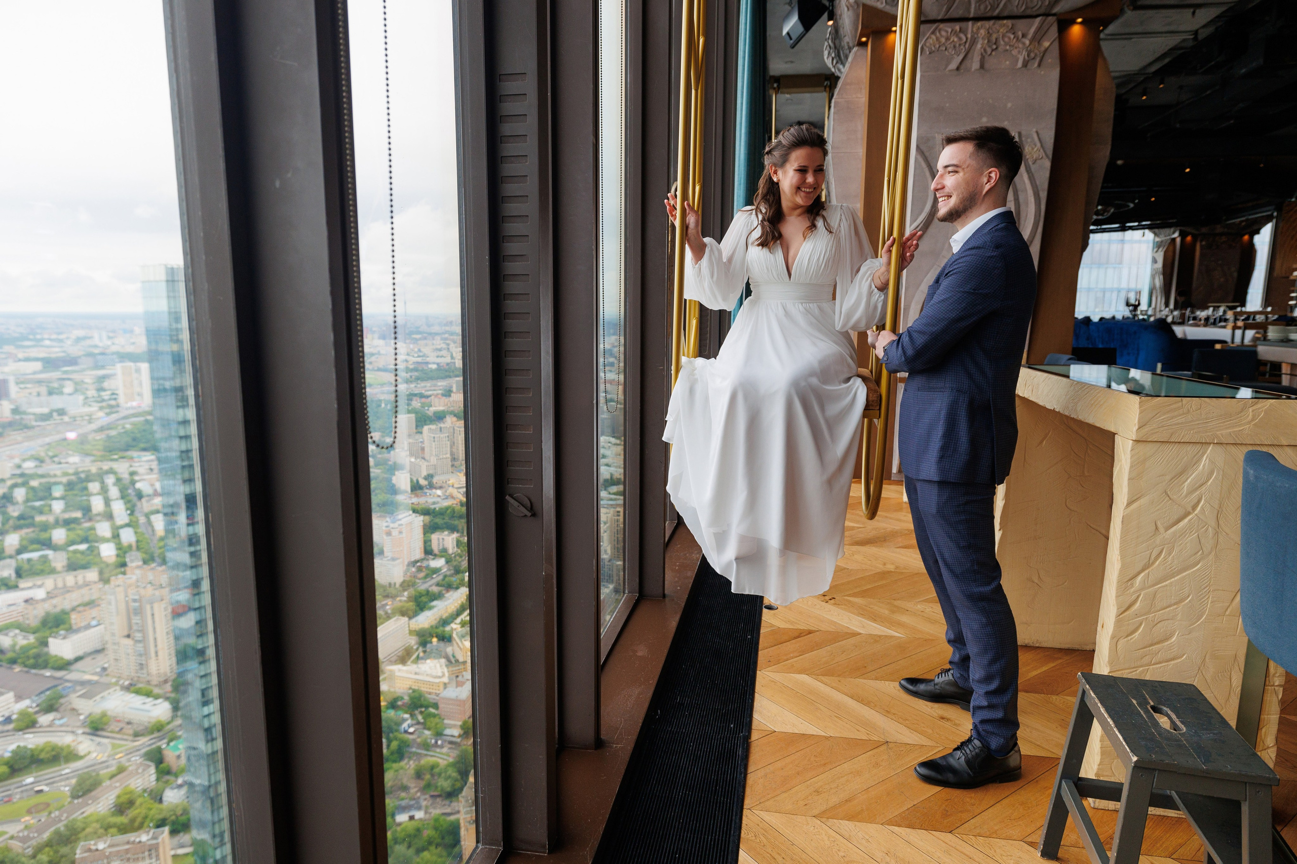 Фотограф на регистрацию в ЗАГС Москва Сити Birds Башня ОКО. Примеры фото, отзывы молодоженов и заявка на регистрацию через официальный сайт.