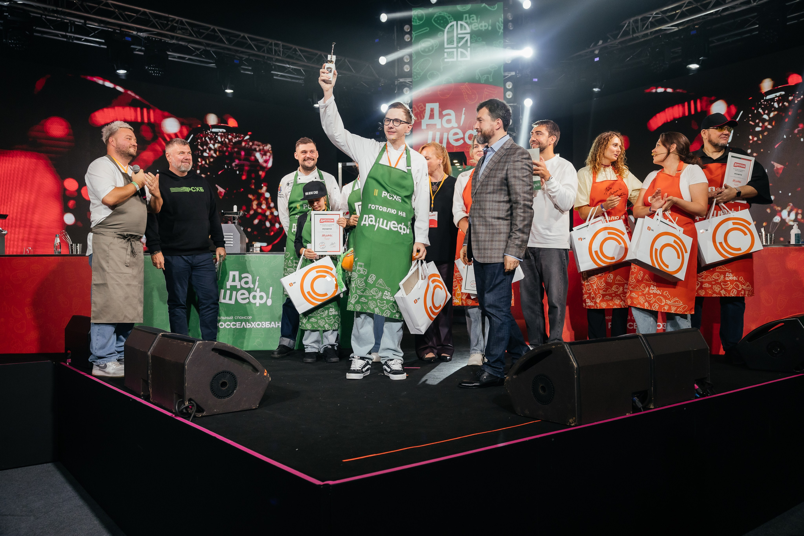 Снимал репортаж для «Газпром нефть», Газстройпром, Росатом, ОЗОН, Мегафон, ВТБ, Т-Банк, Unilever, Материа Медика Холдинг. Фотограф Serg-Epic — Сергей Клепиков