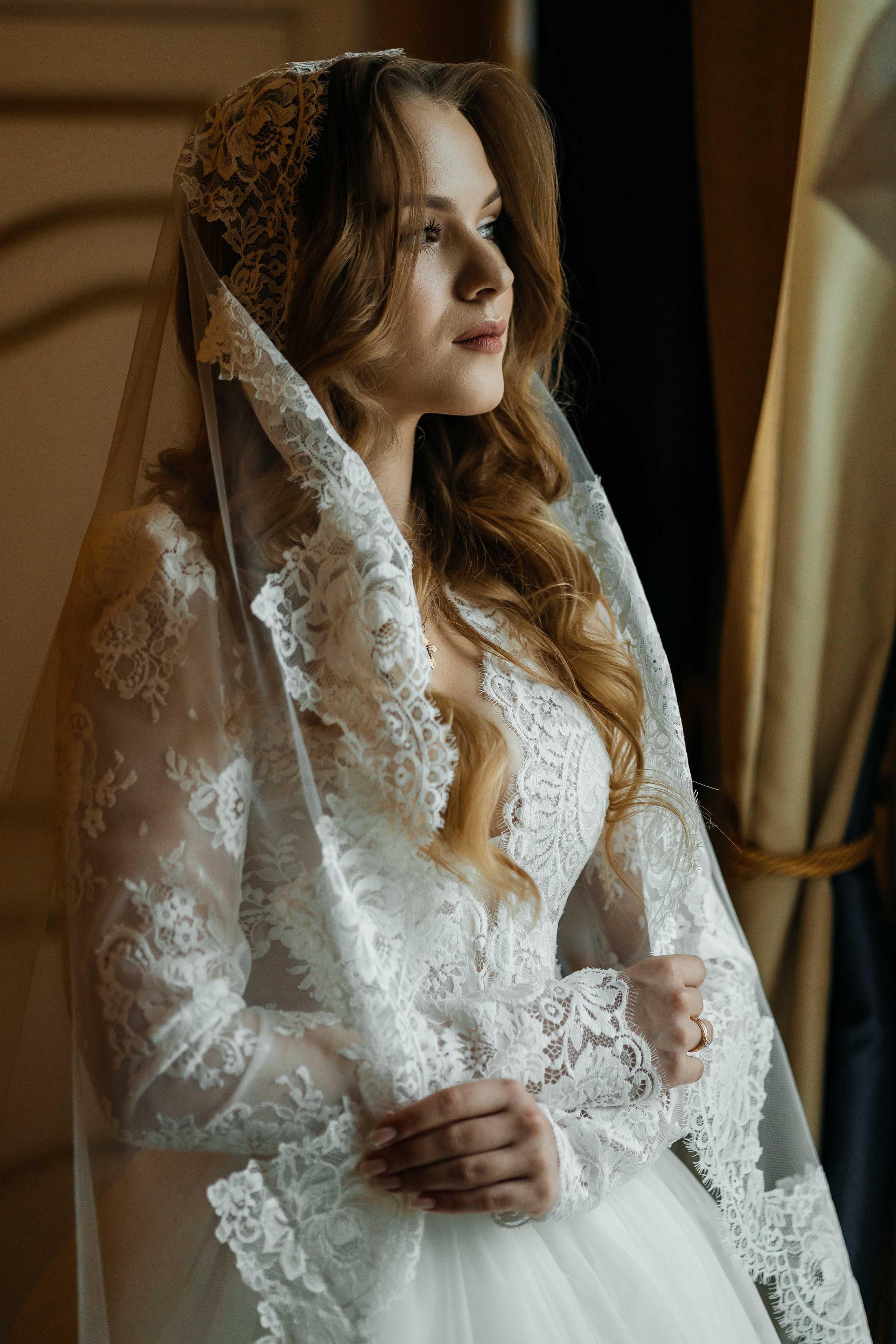 Роскошное утро пары в номере отеля. Олег Сверчков | Свадебный фотограф Вологда