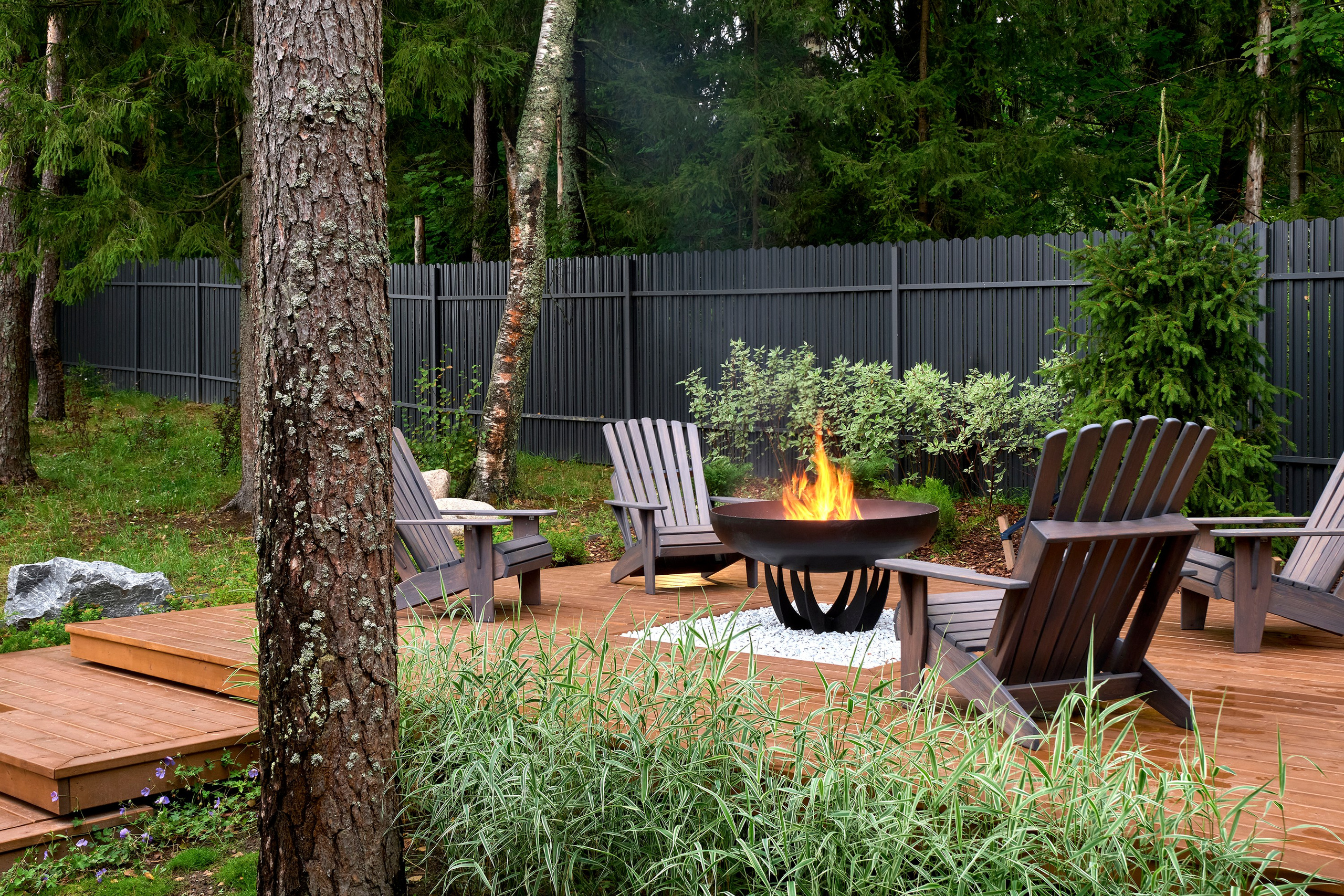 Фотосъемка реализованного проекта частного сада в Заполье для ландшафтной студии Хвоя. Фотограф Наталья Соловьева