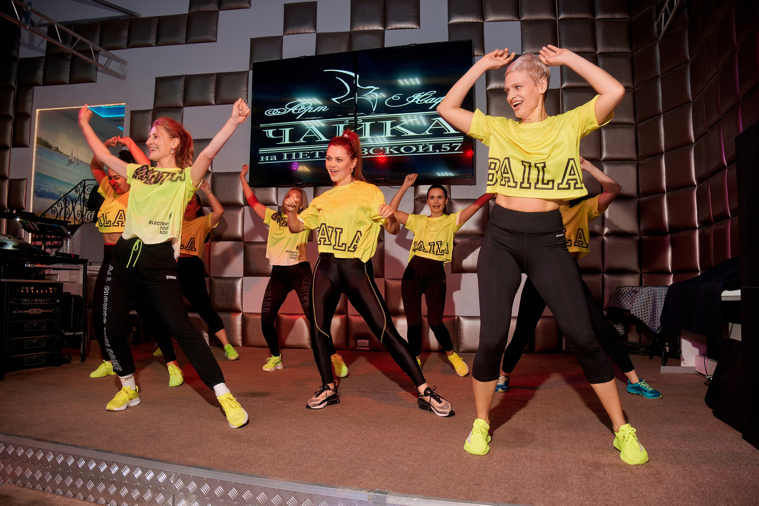 Благотворительная тренировка ЗУМБА. Арт-кафе «Чайка». Фотограф Таганрог Анна Трайжон
