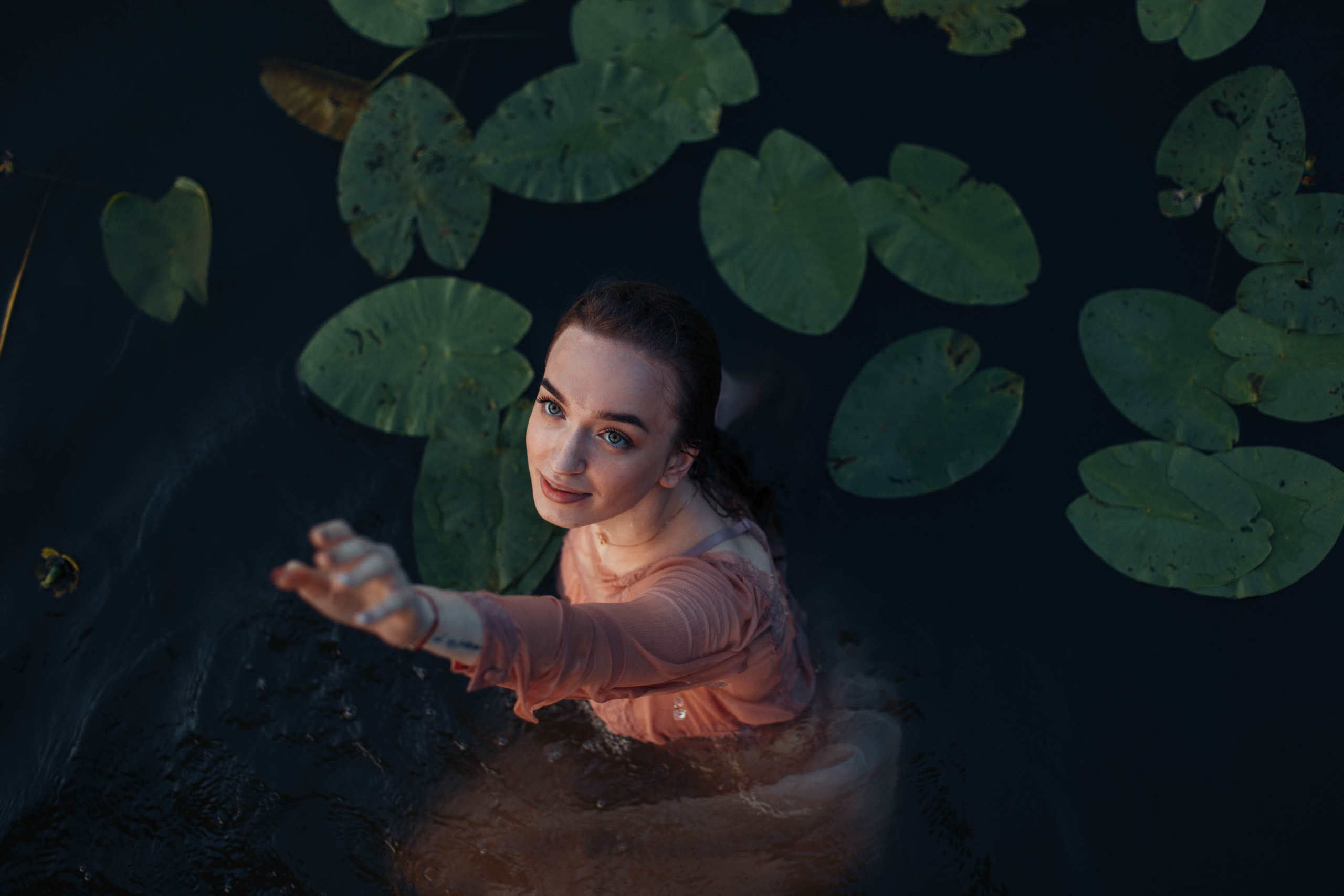 Катя в лодке. Семейный фотограф в Москве. Дарья Долгих