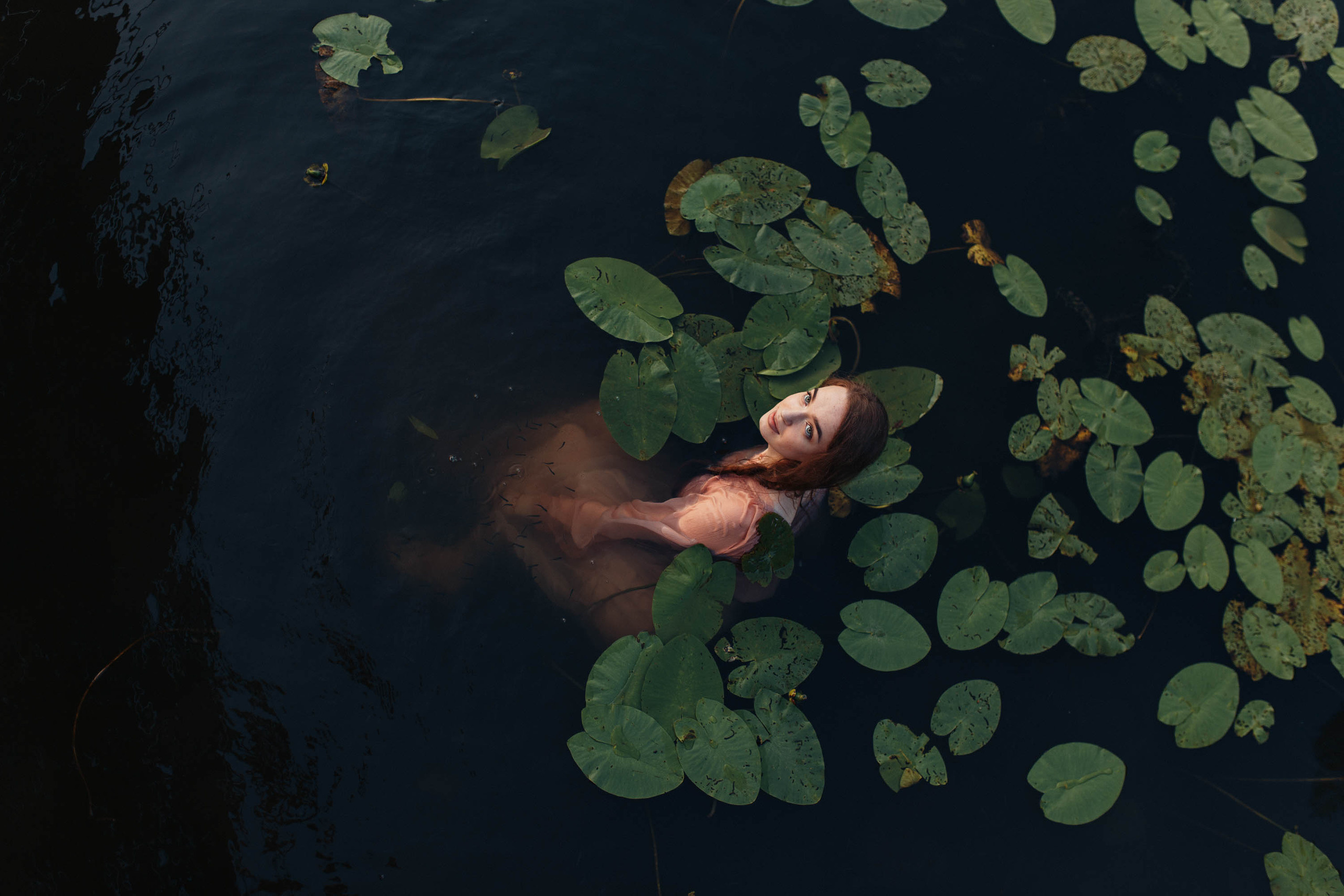 Катя в лодке. Семейный фотограф в Москве. Дарья Долгих