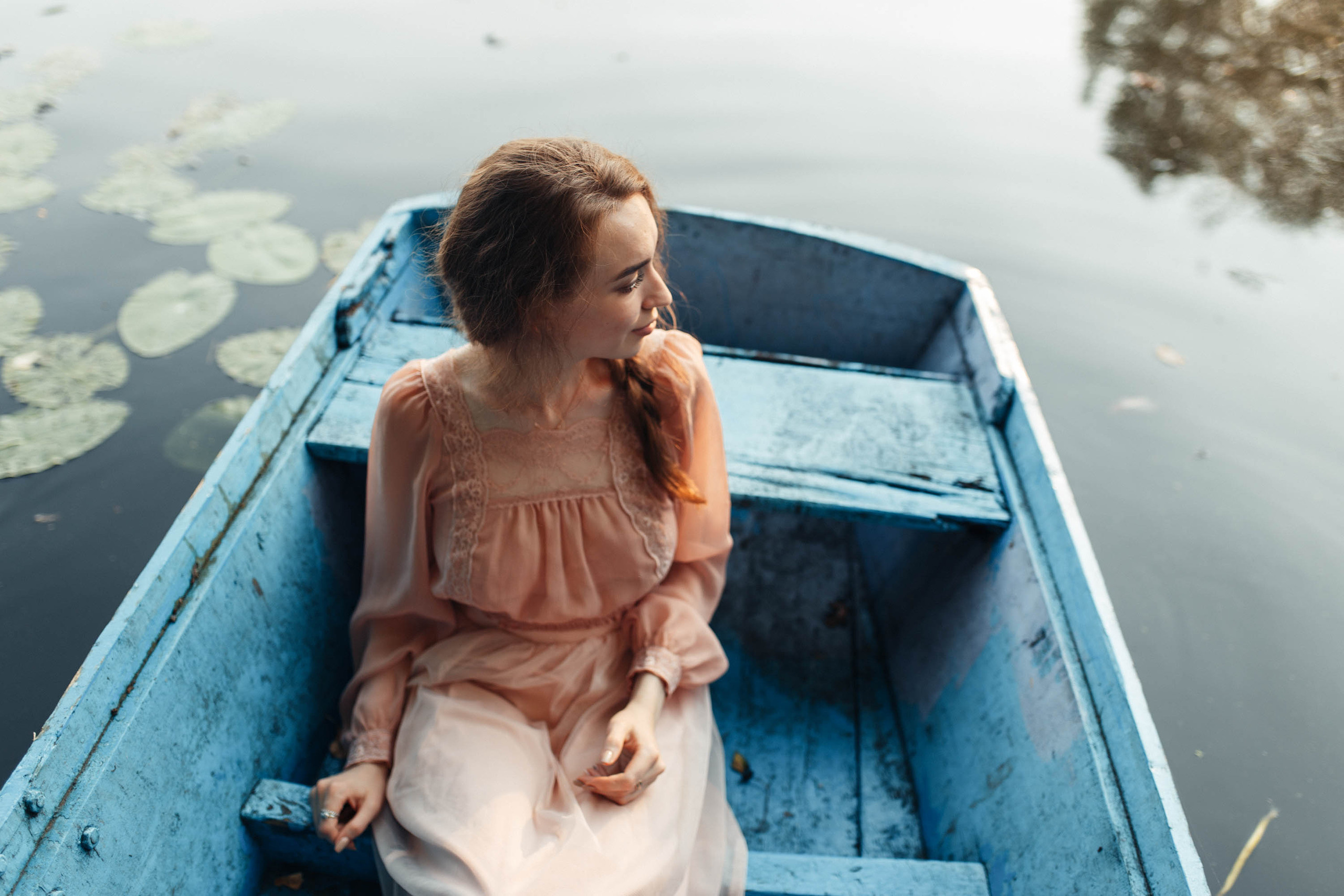 Катя в лодке. Семейный фотограф в Москве. Дарья Долгих