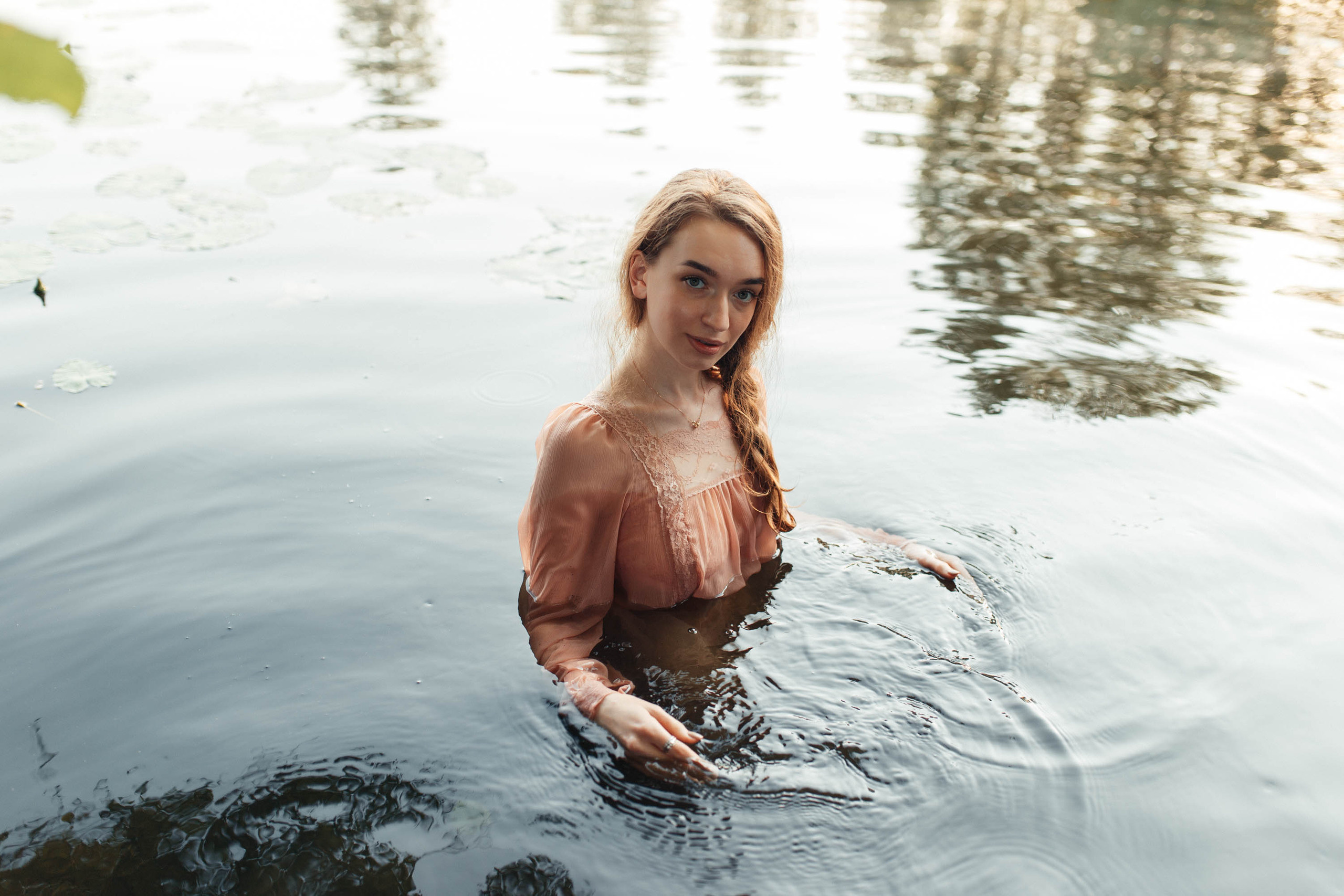 Катя в лодке. Семейный фотограф в Москве. Дарья Долгих