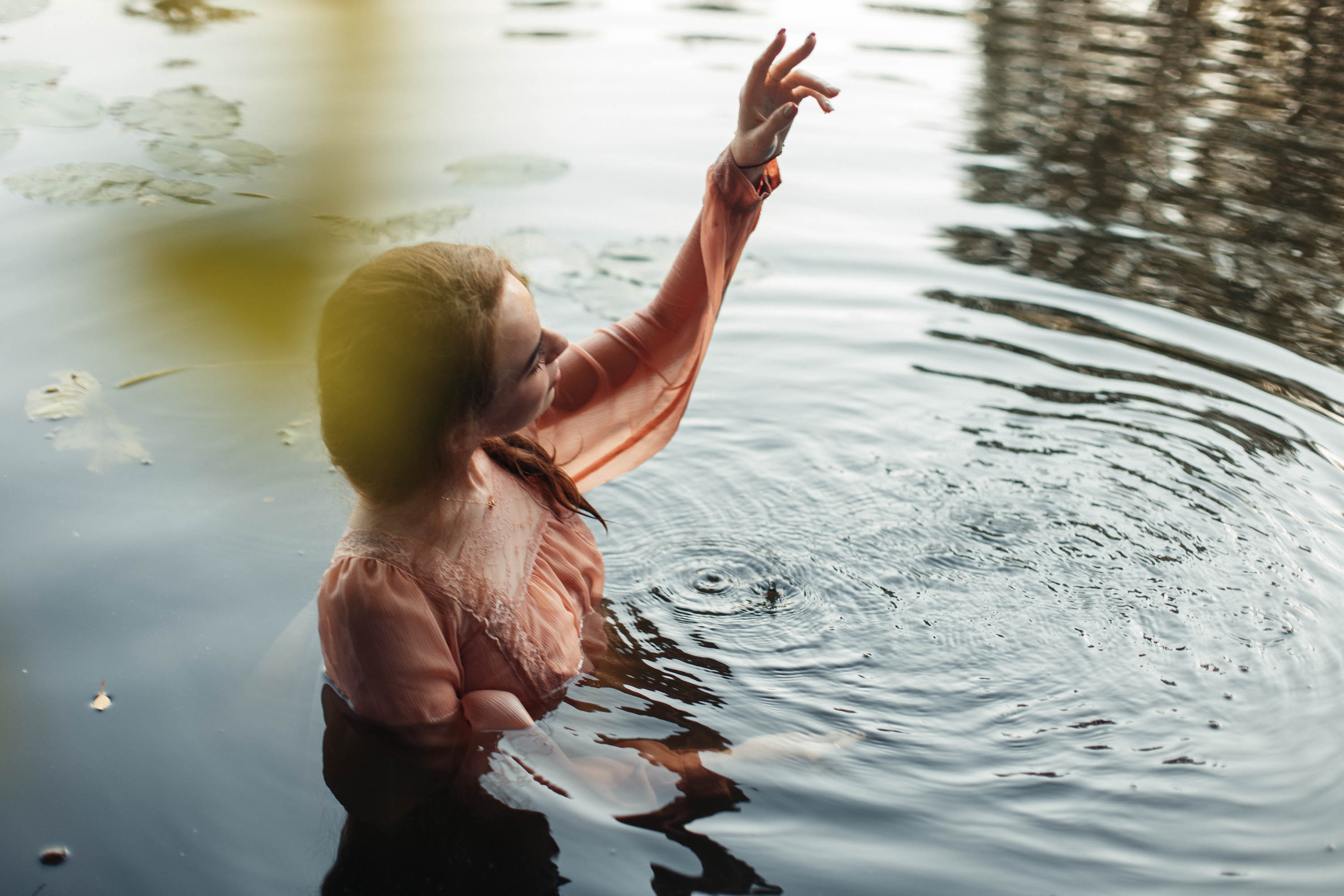 Катя в лодке. Семейный фотограф в Москве. Дарья Долгих
