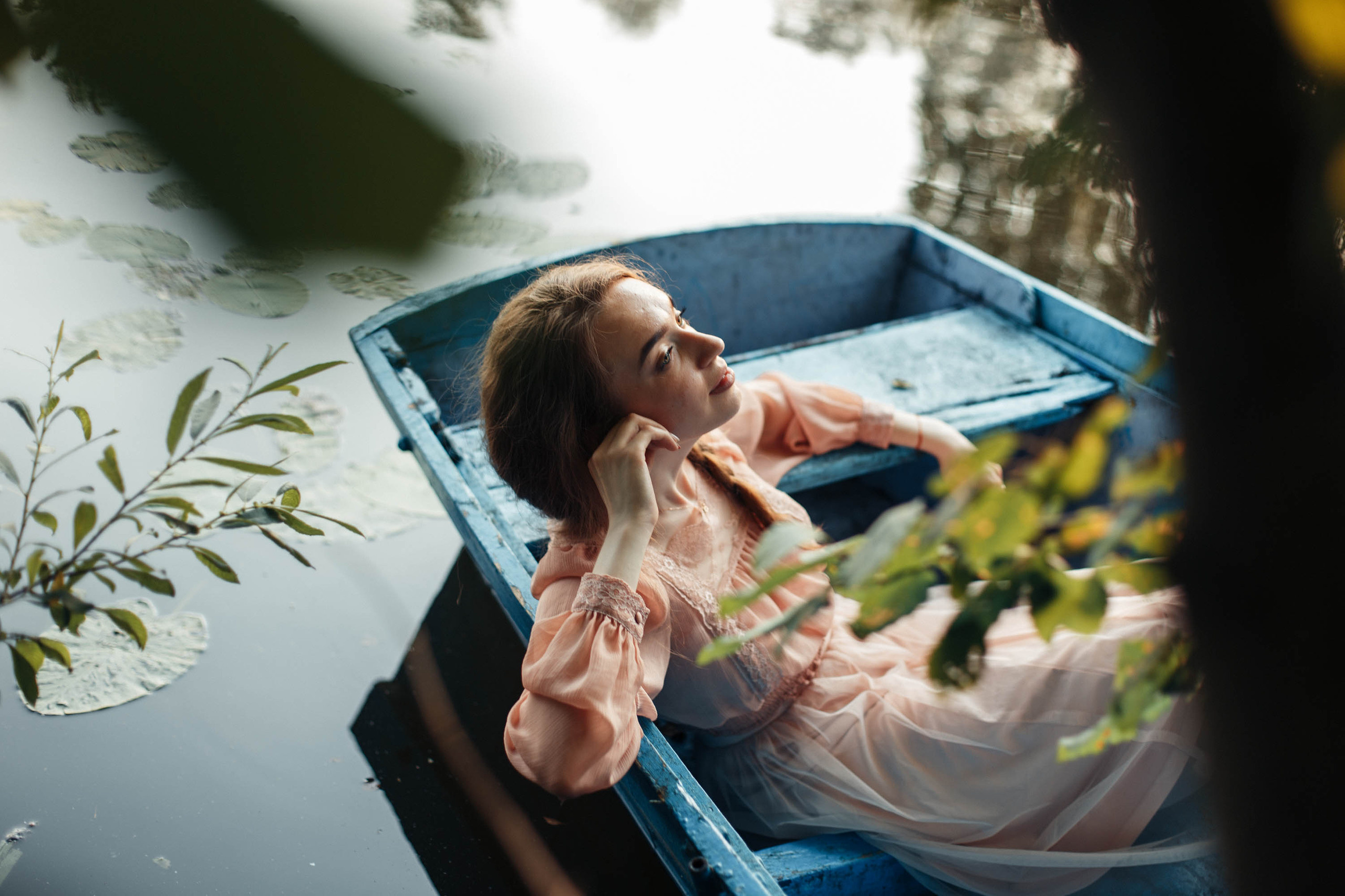 Катя в лодке. Семейный фотограф в Москве. Дарья Долгих