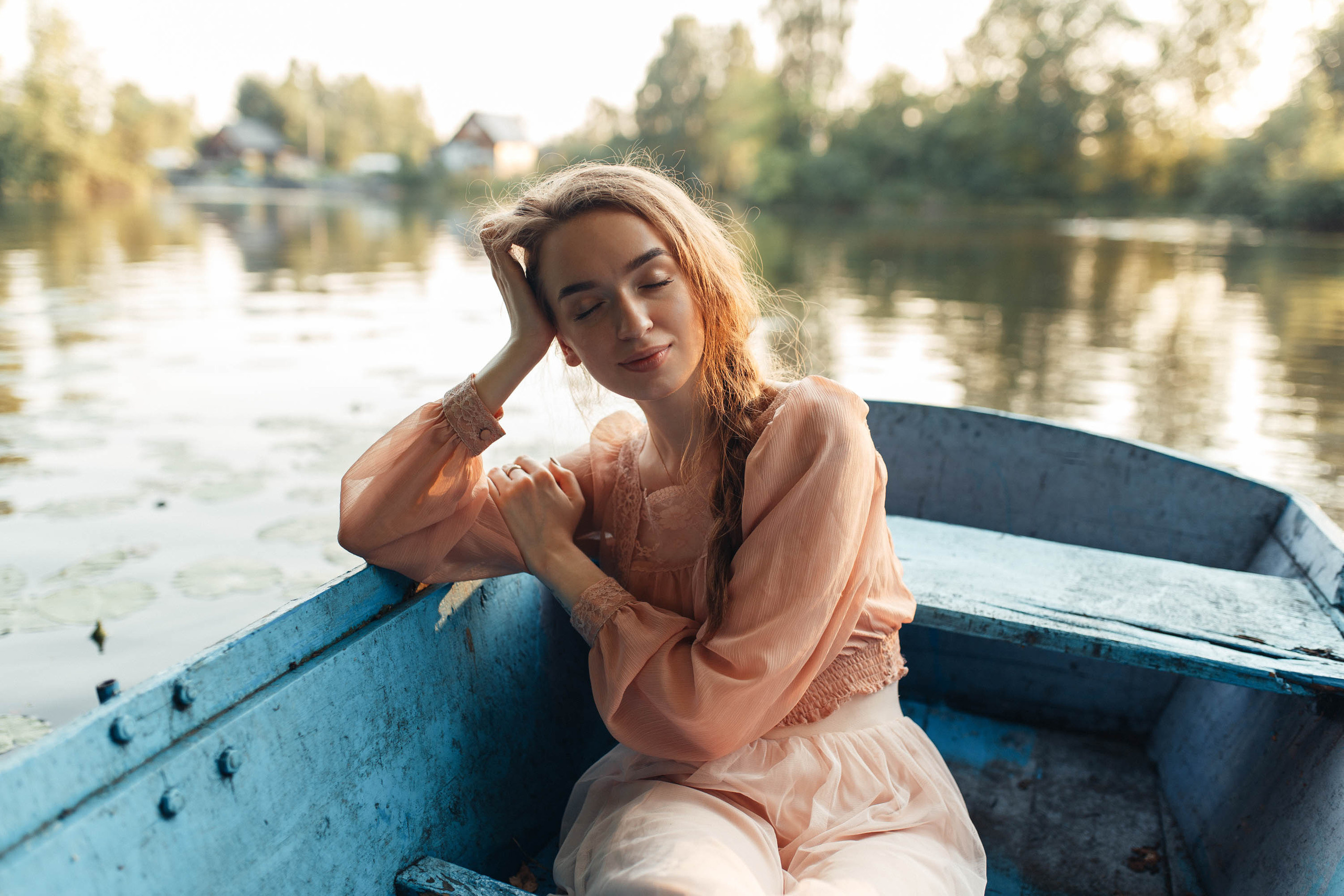 Катя в лодке. Семейный фотограф в Москве. Дарья Долгих