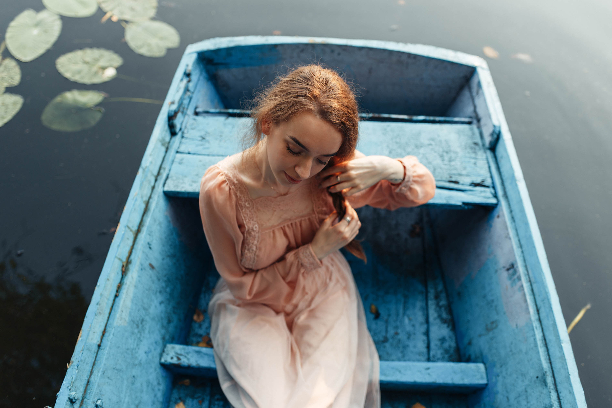 Катя в лодке. Семейный фотограф в Москве. Дарья Долгих