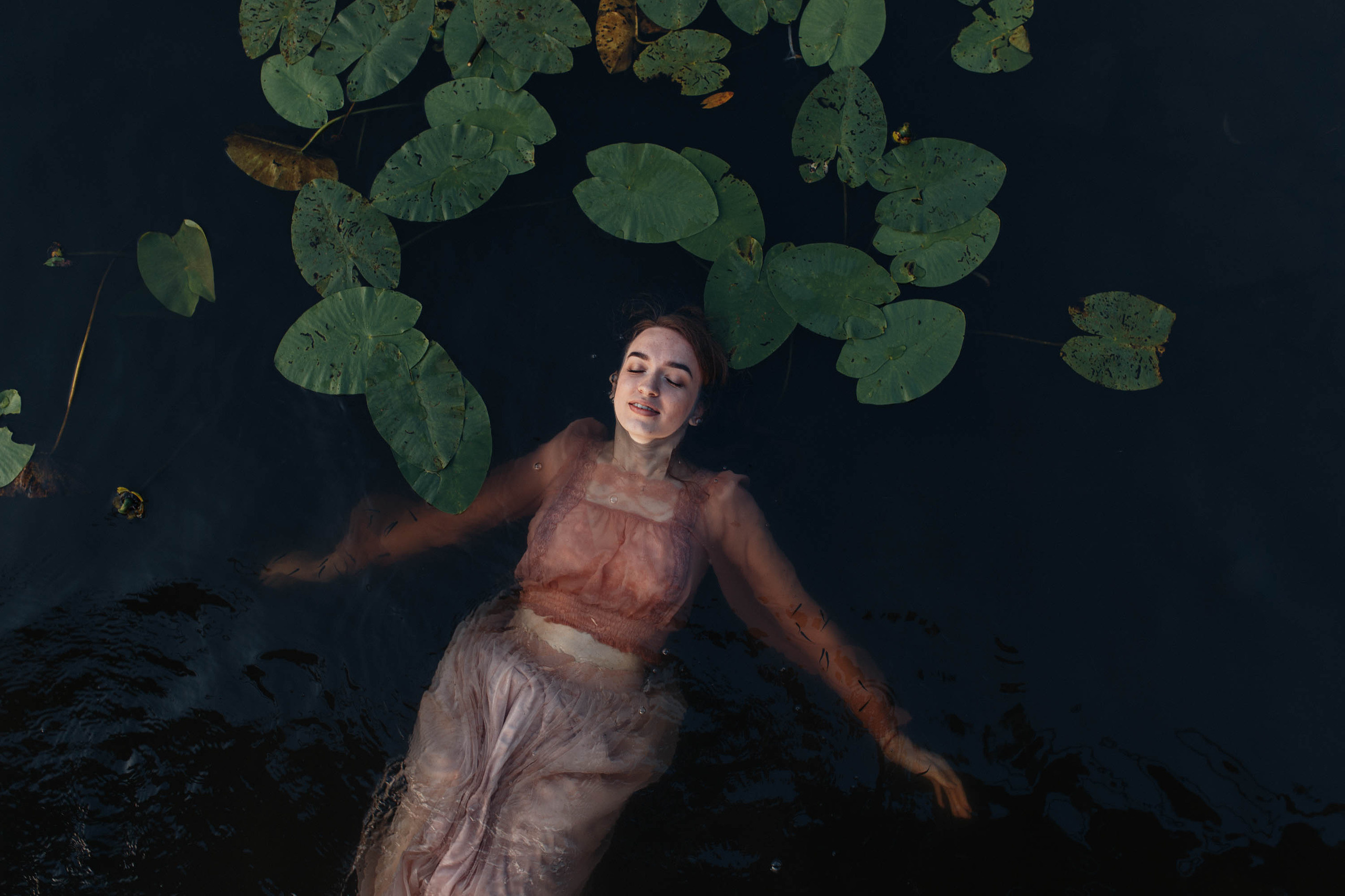 Катя в лодке. Семейный фотограф в Москве. Дарья Долгих